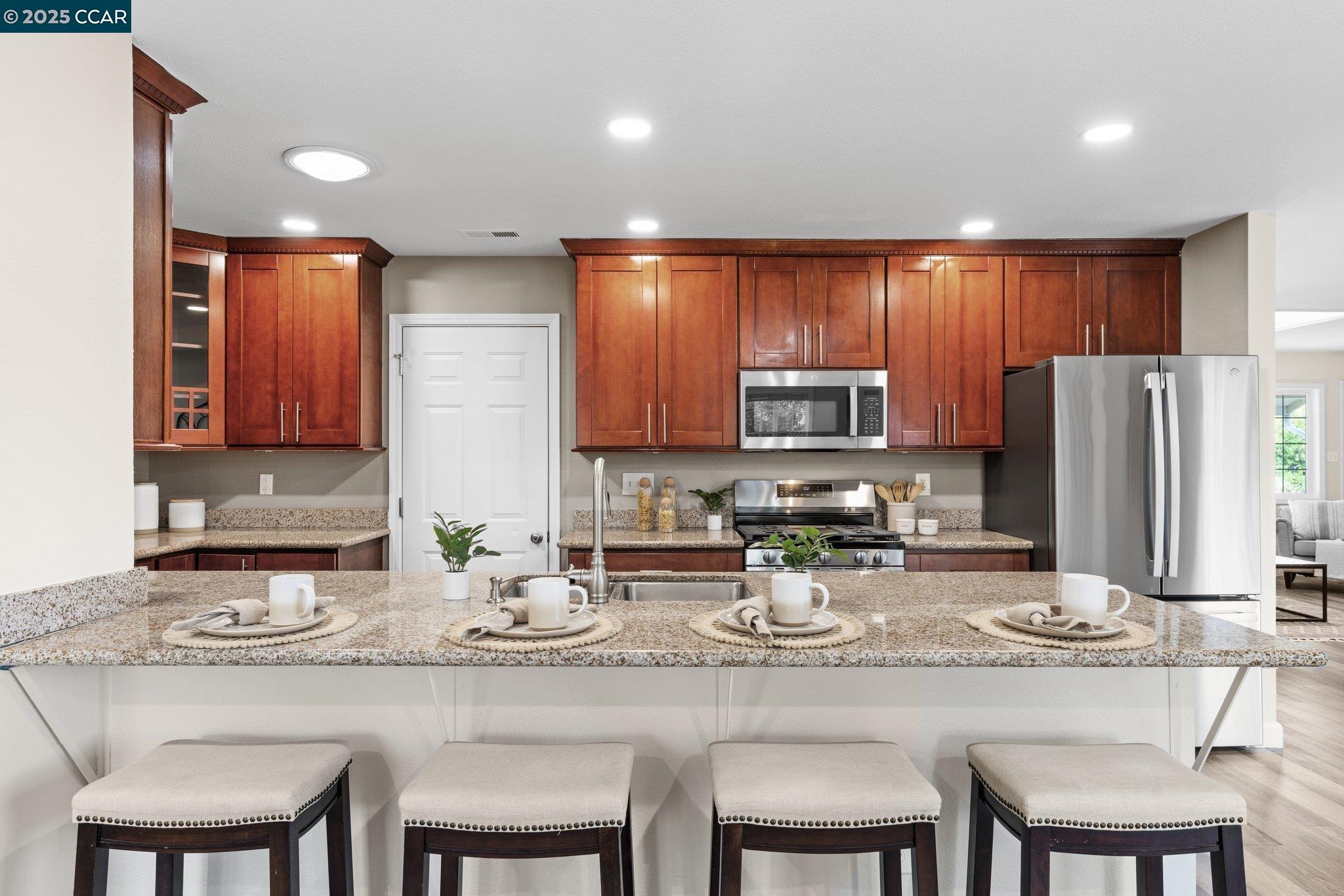 2994 Hillsdale Dr