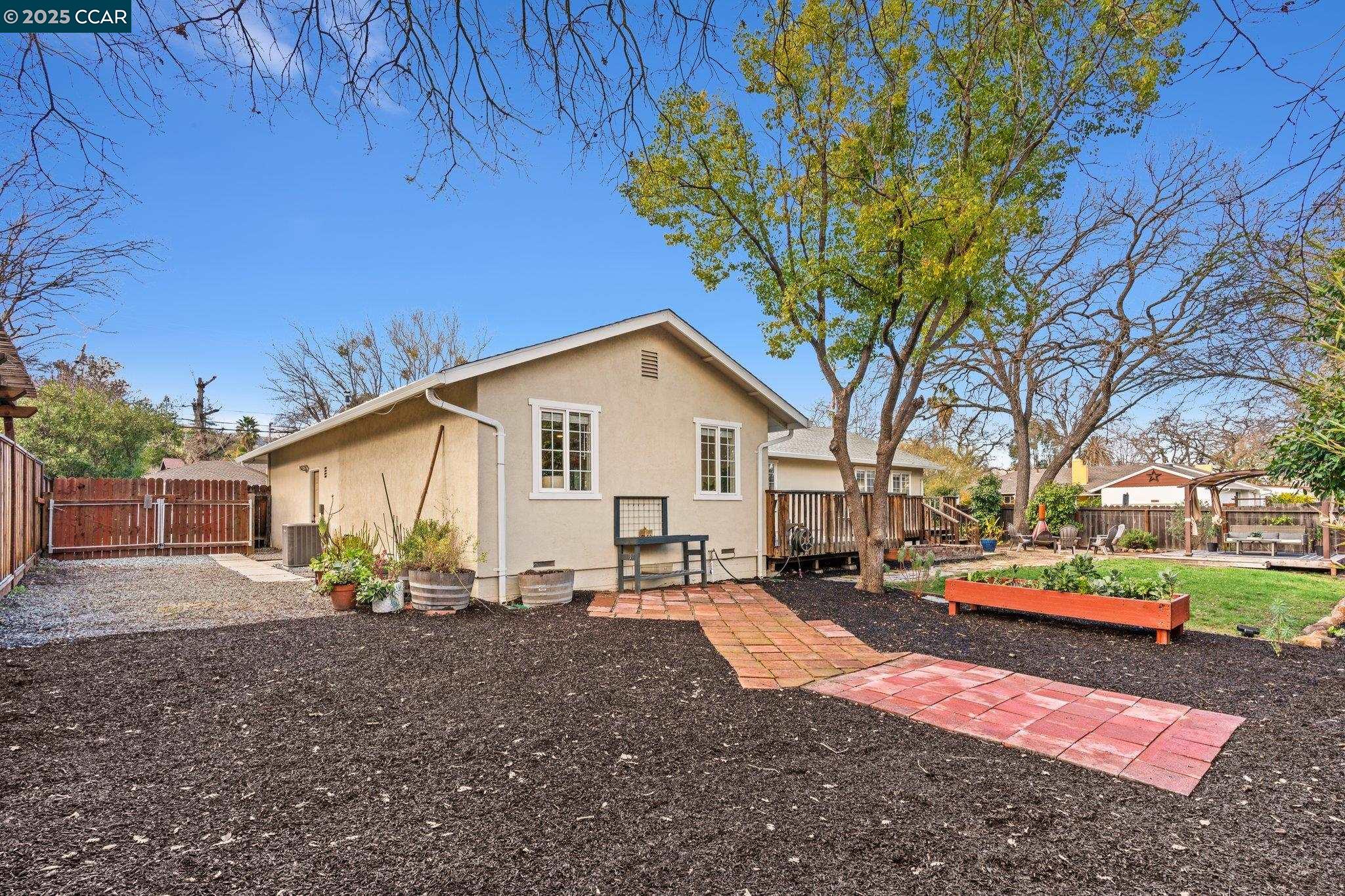 2994 Hillsdale Dr