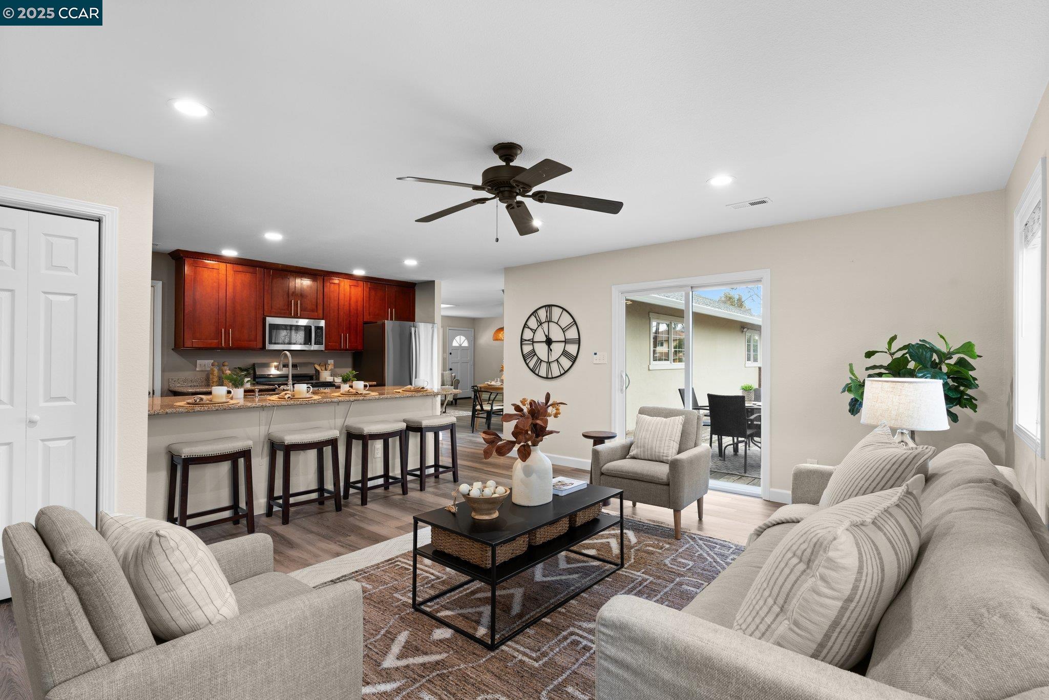 2994 Hillsdale Dr