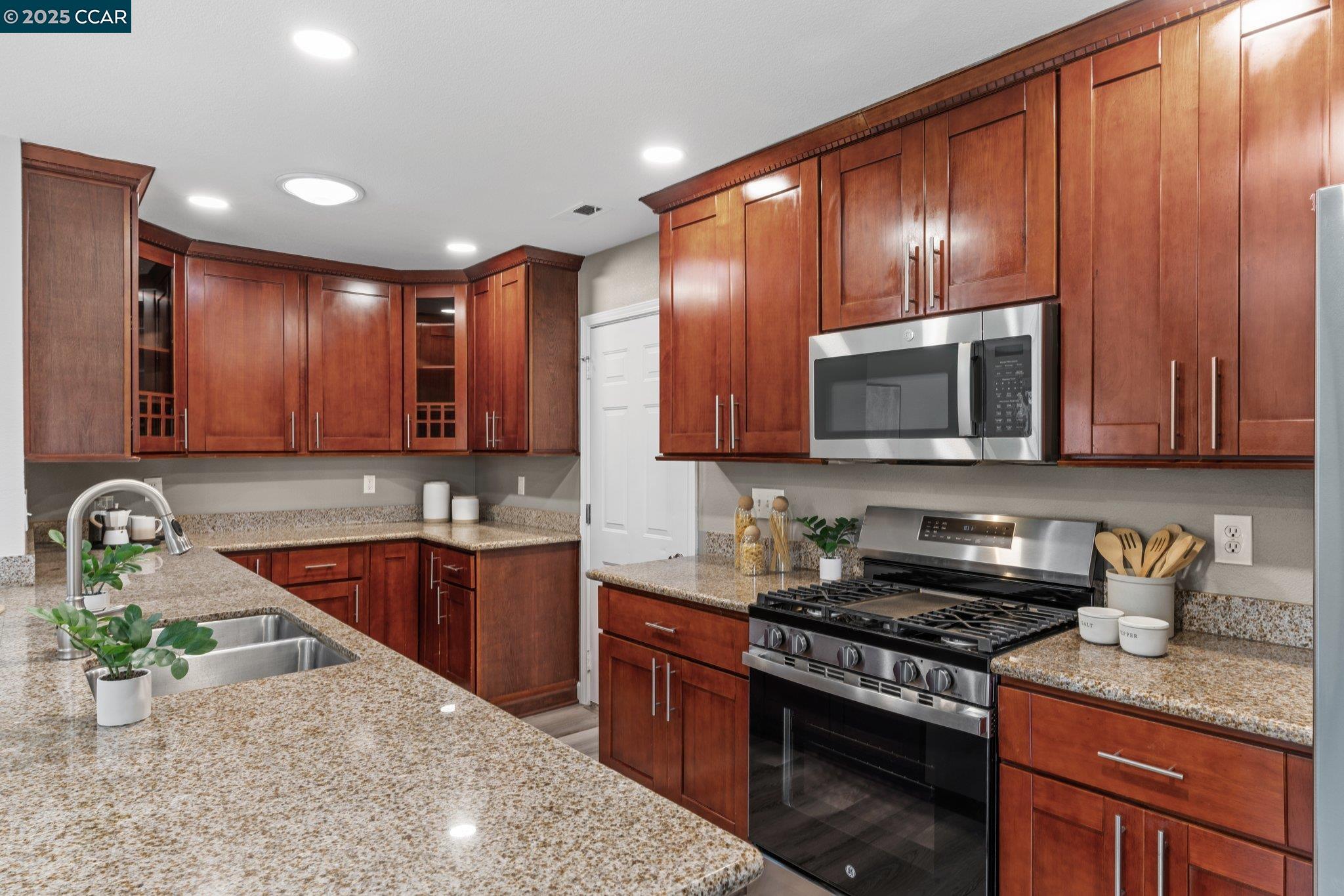 2994 Hillsdale Dr