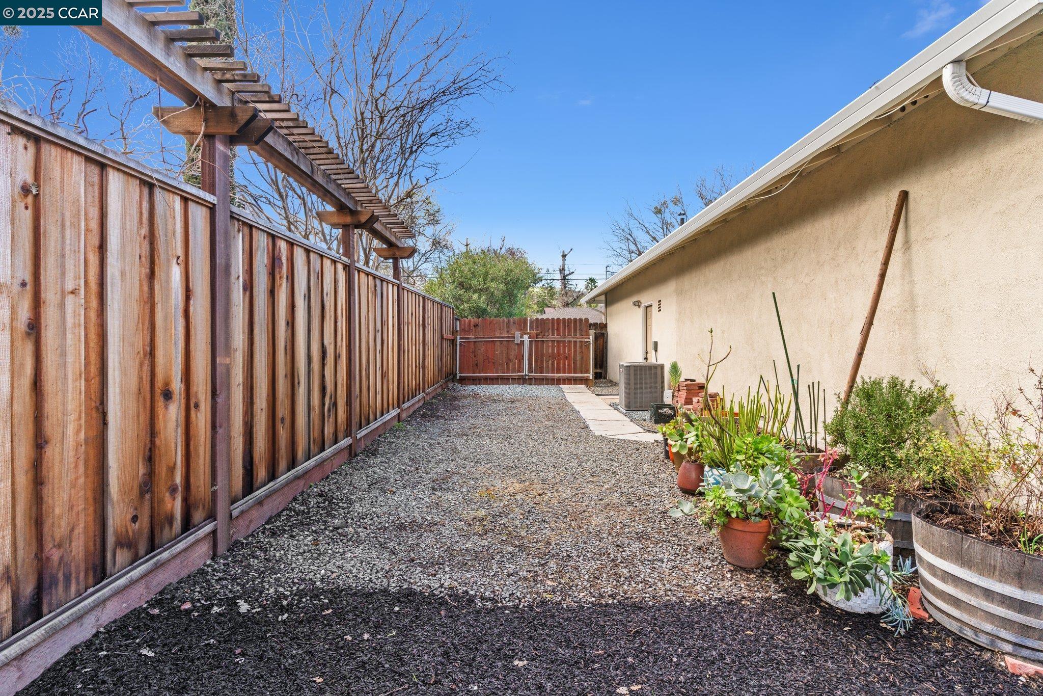 2994 Hillsdale Dr