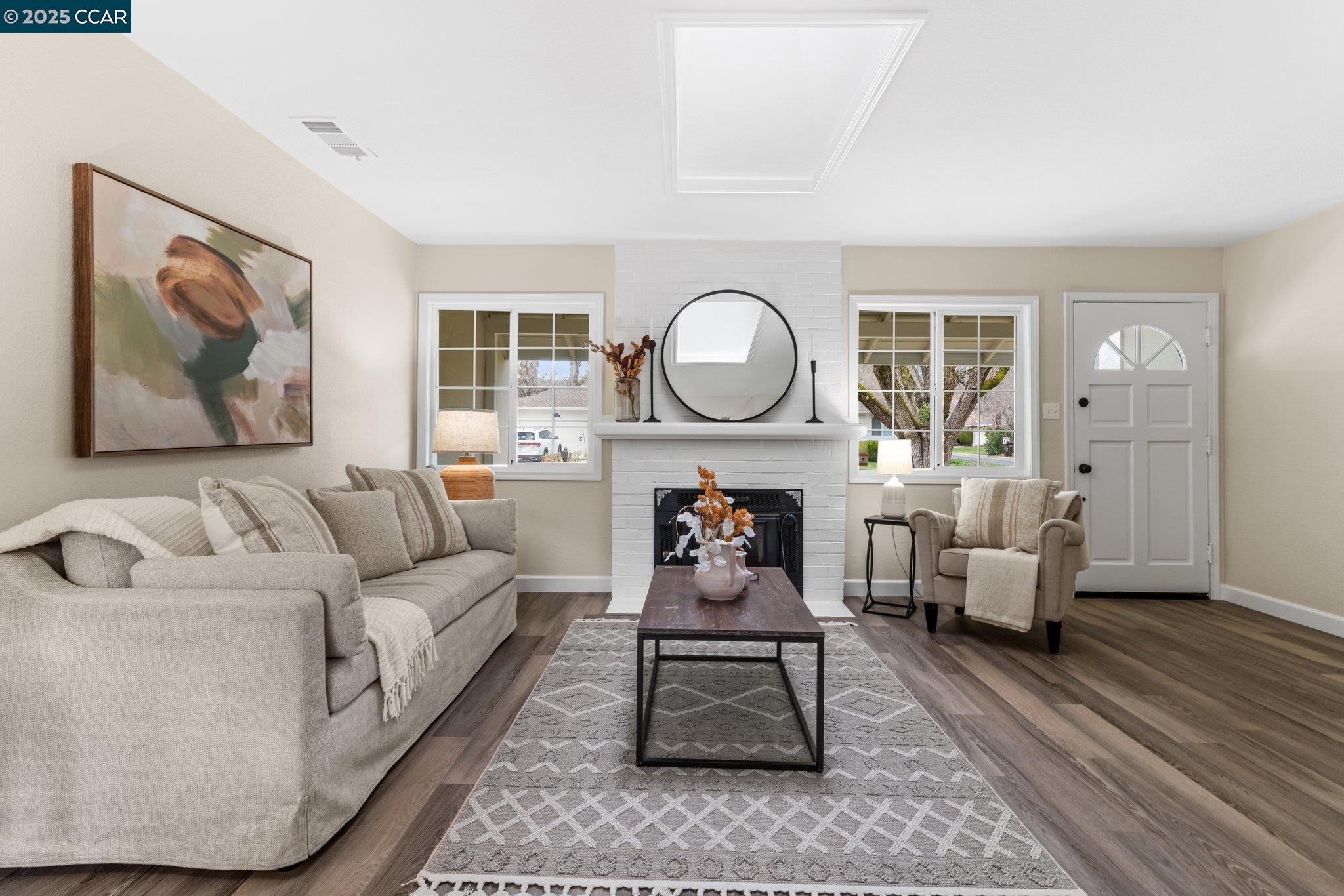 2994 Hillsdale Dr