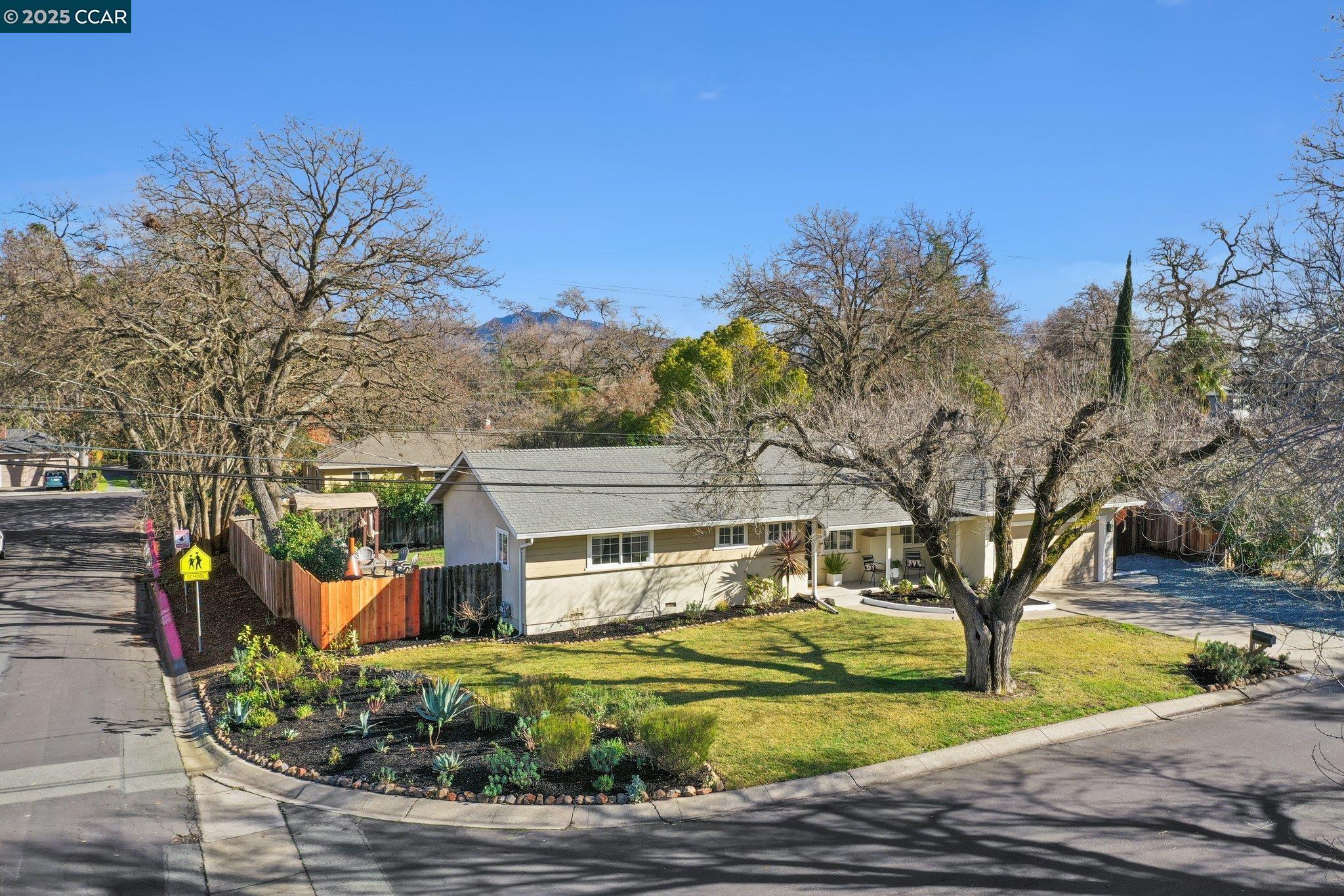 2994 Hillsdale Dr
