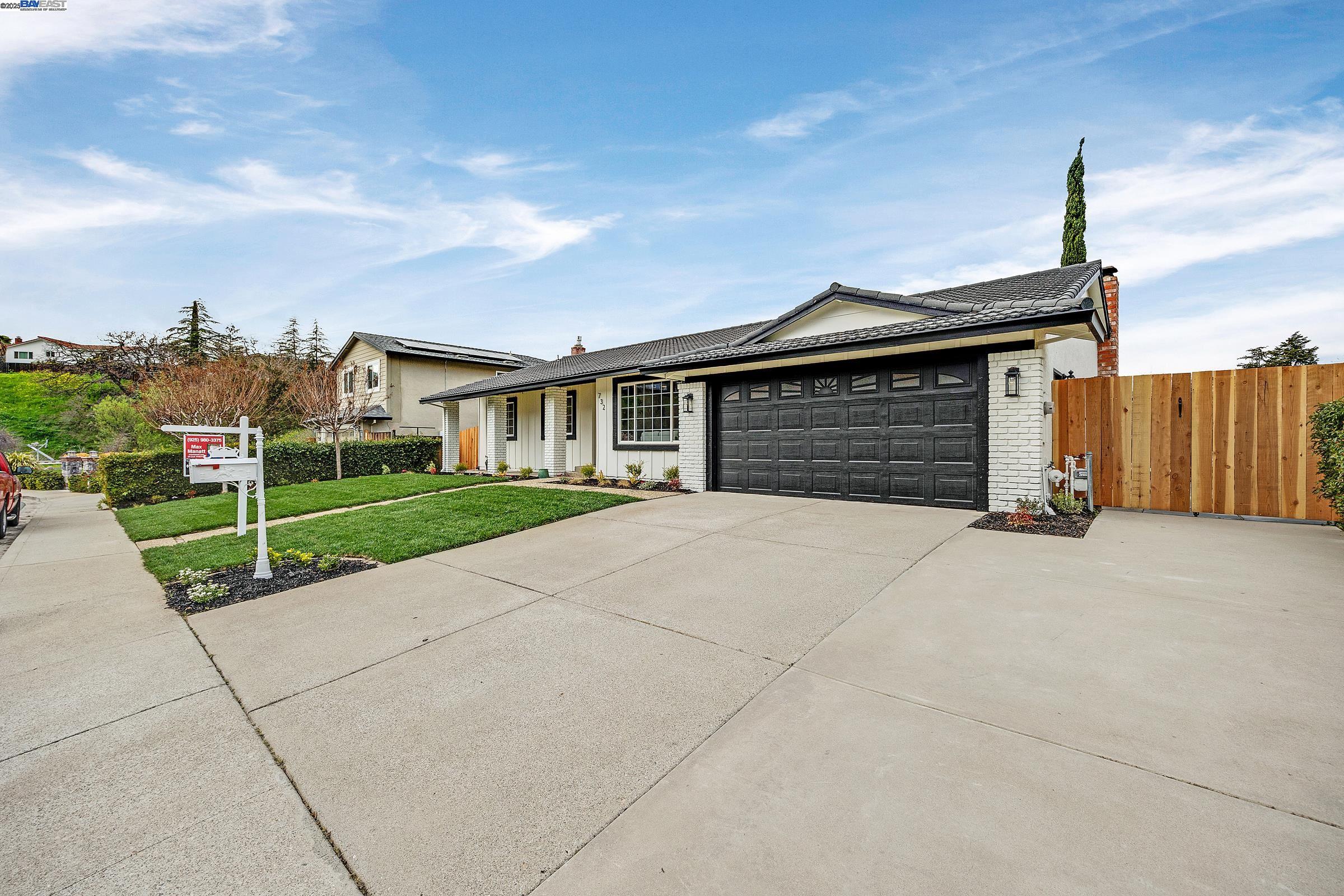 732 Bloching Cir