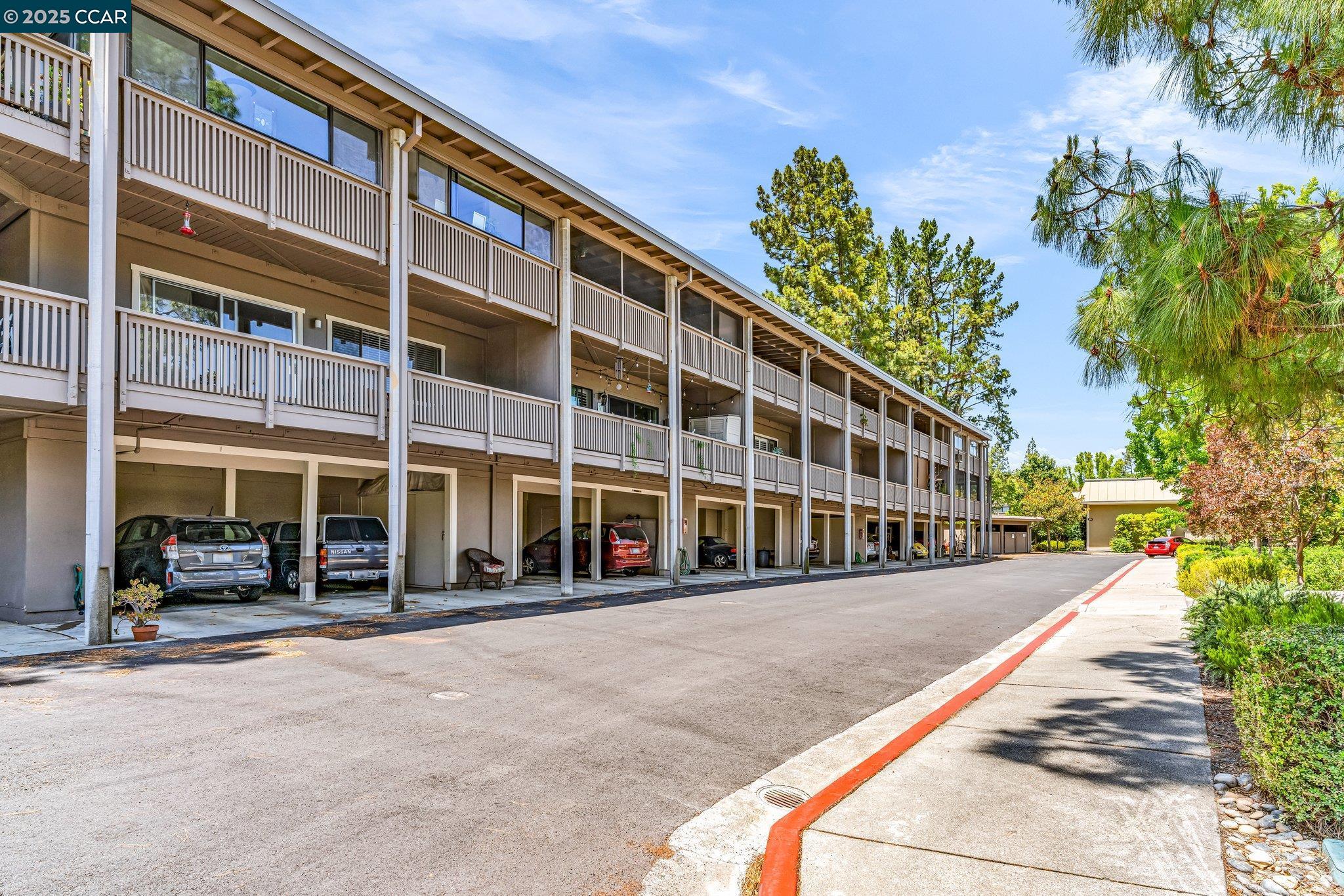 1200 Canyonwood Ct # 10