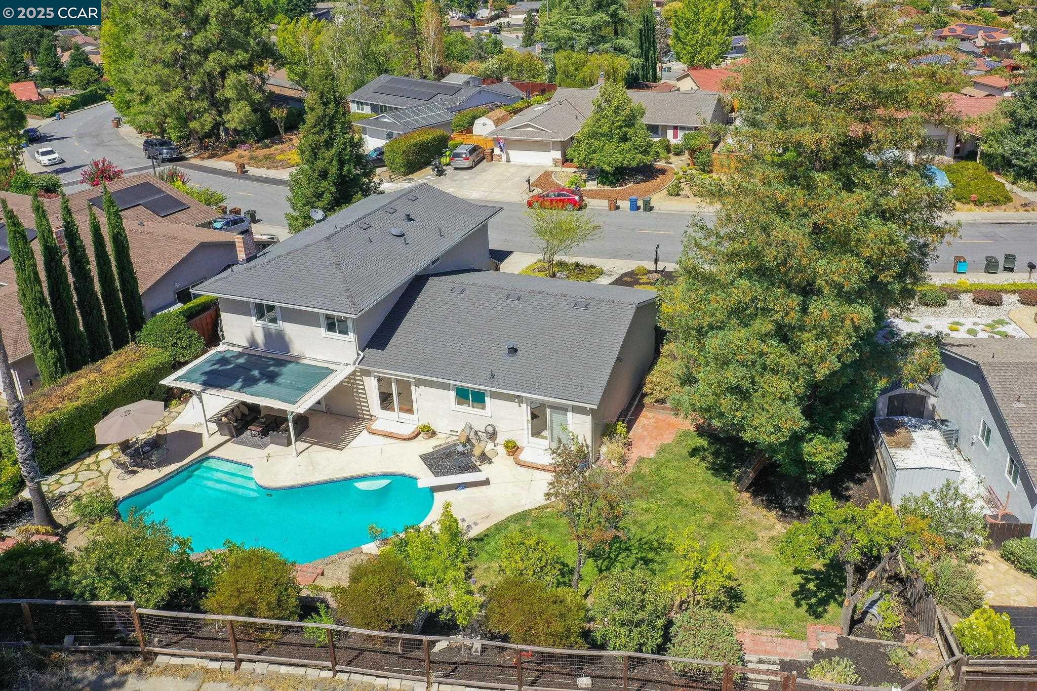 33 El Molino Dr