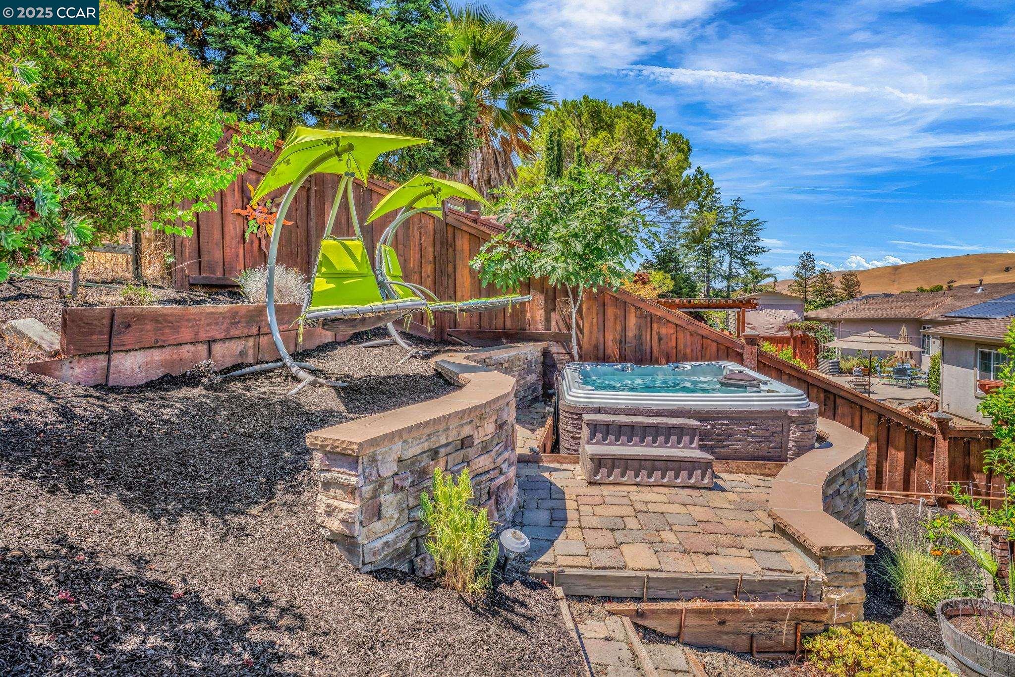 33 El Molino Dr