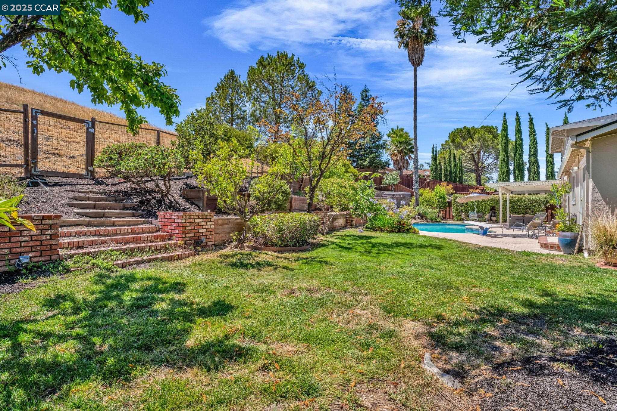 33 El Molino Dr