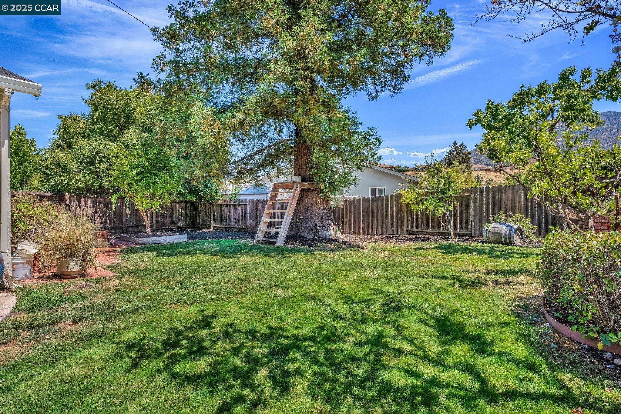 33 El Molino Dr