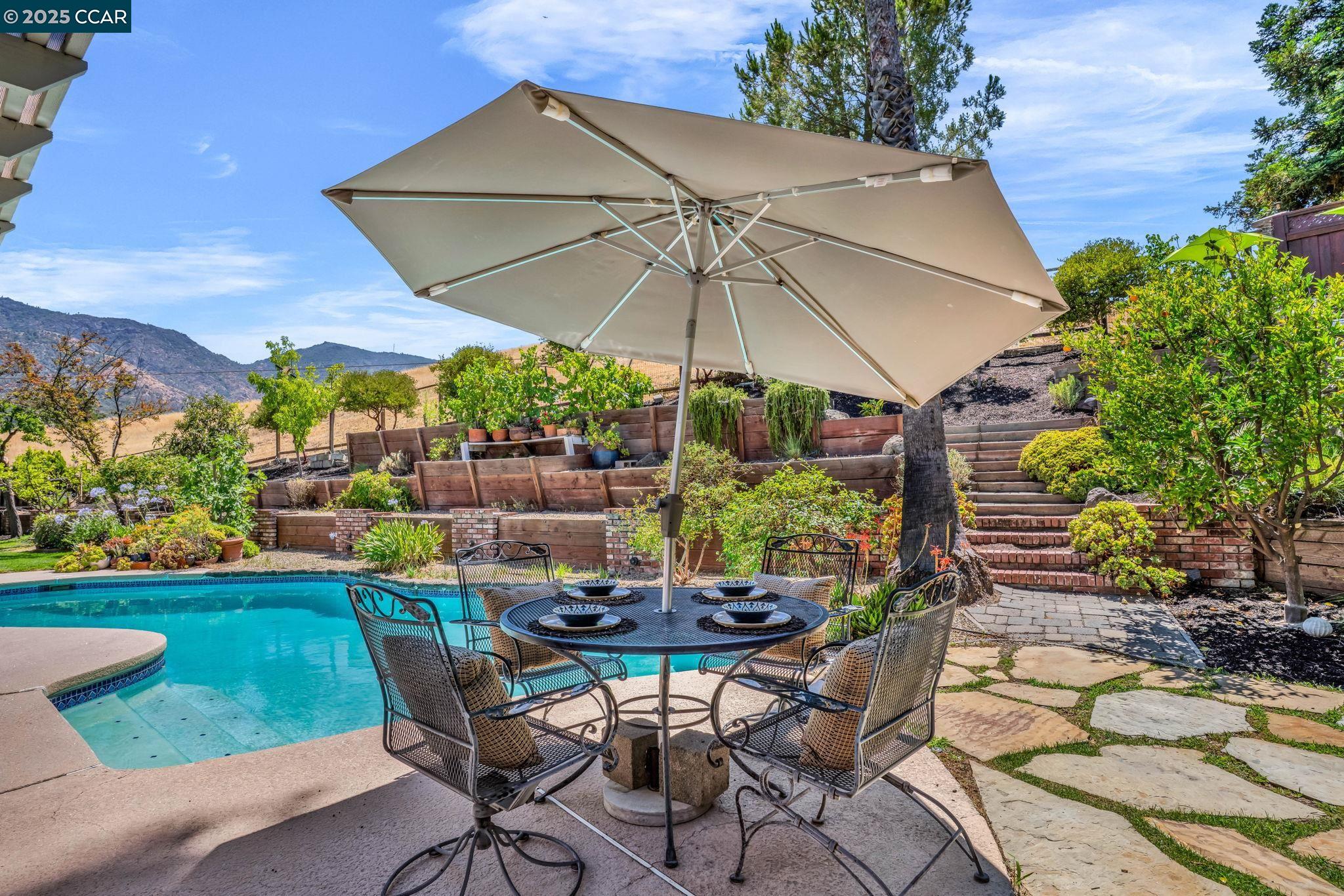 33 El Molino Dr
