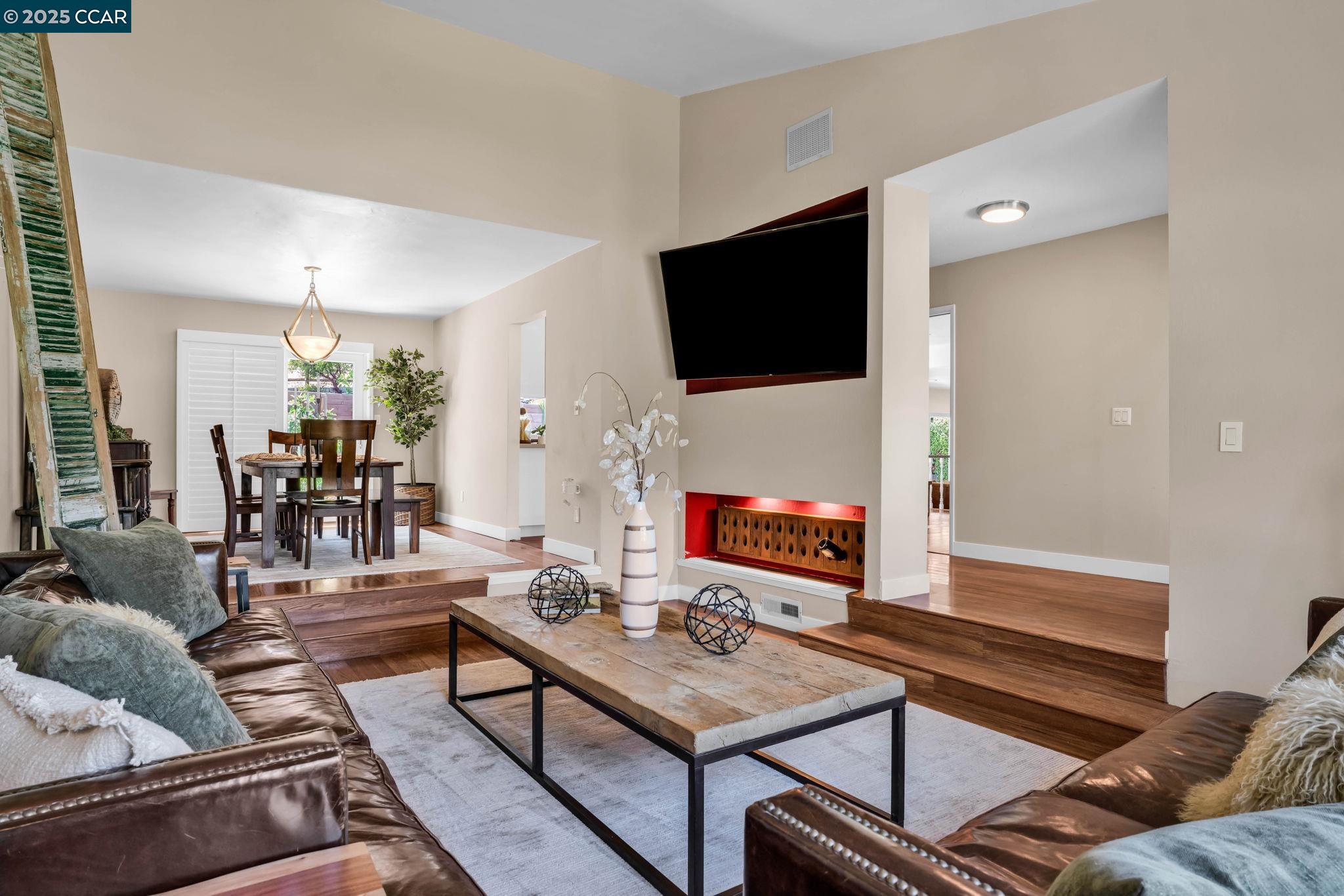 33 El Molino Dr