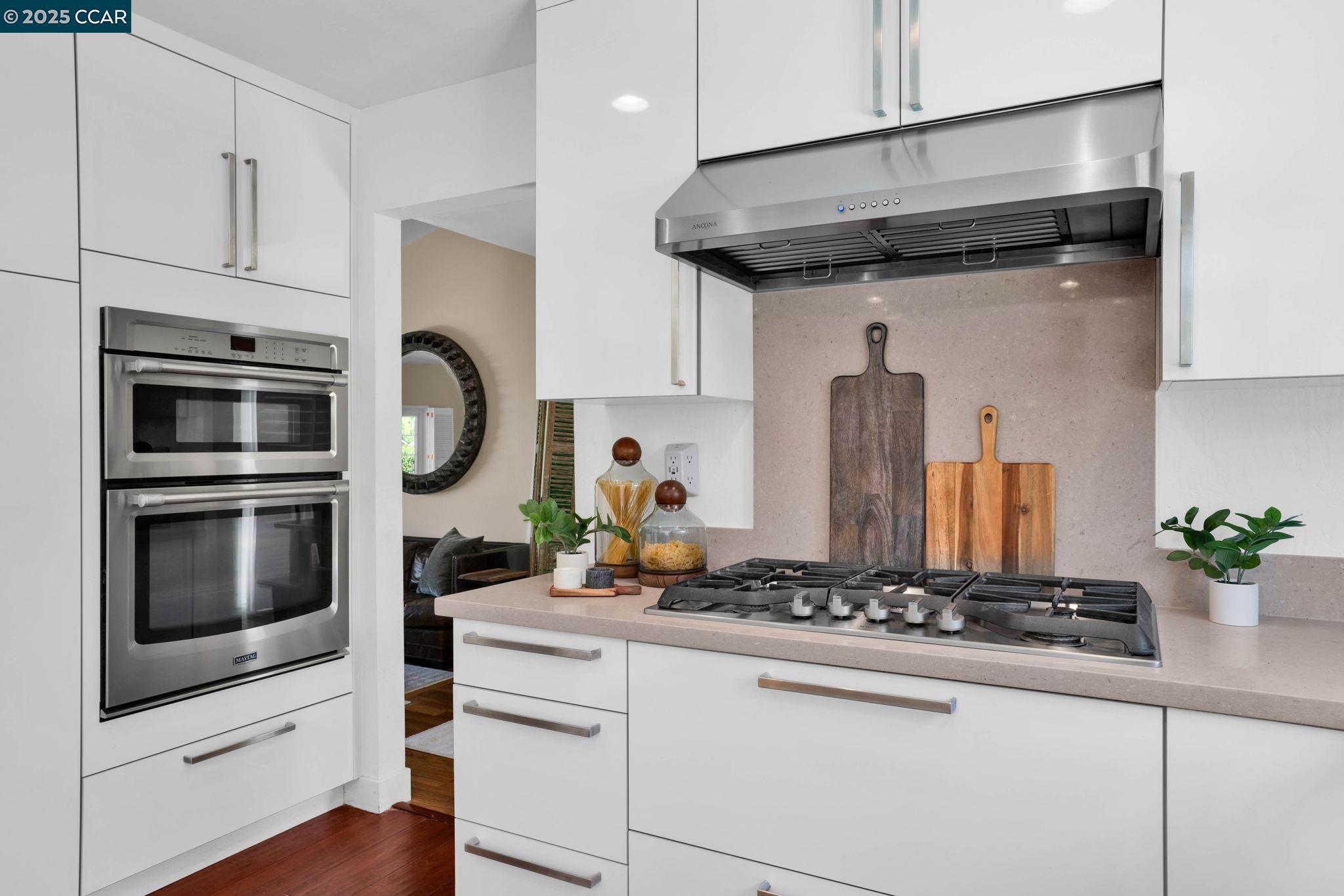 33 El Molino Dr
