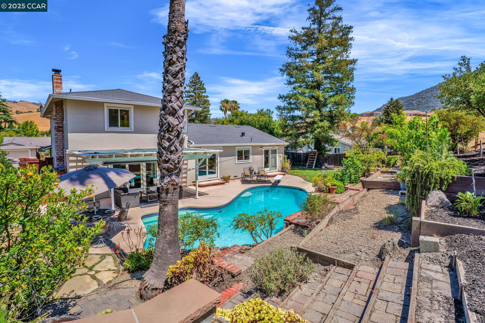 33 El Molino Dr