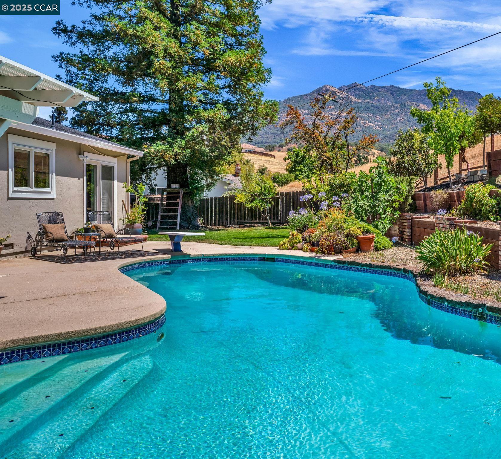 33 El Molino Dr