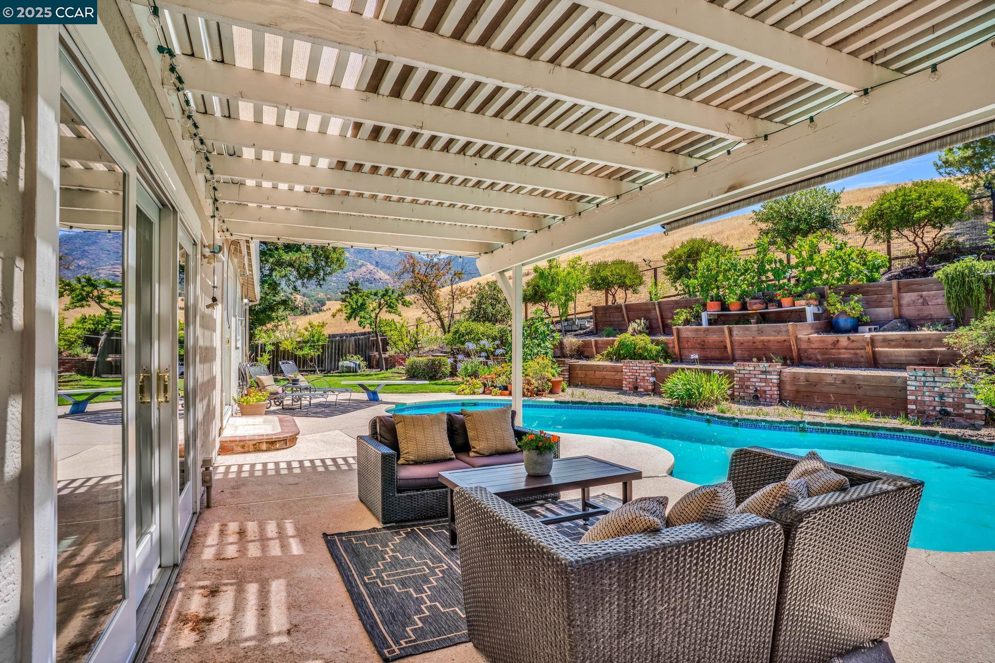 33 El Molino Dr