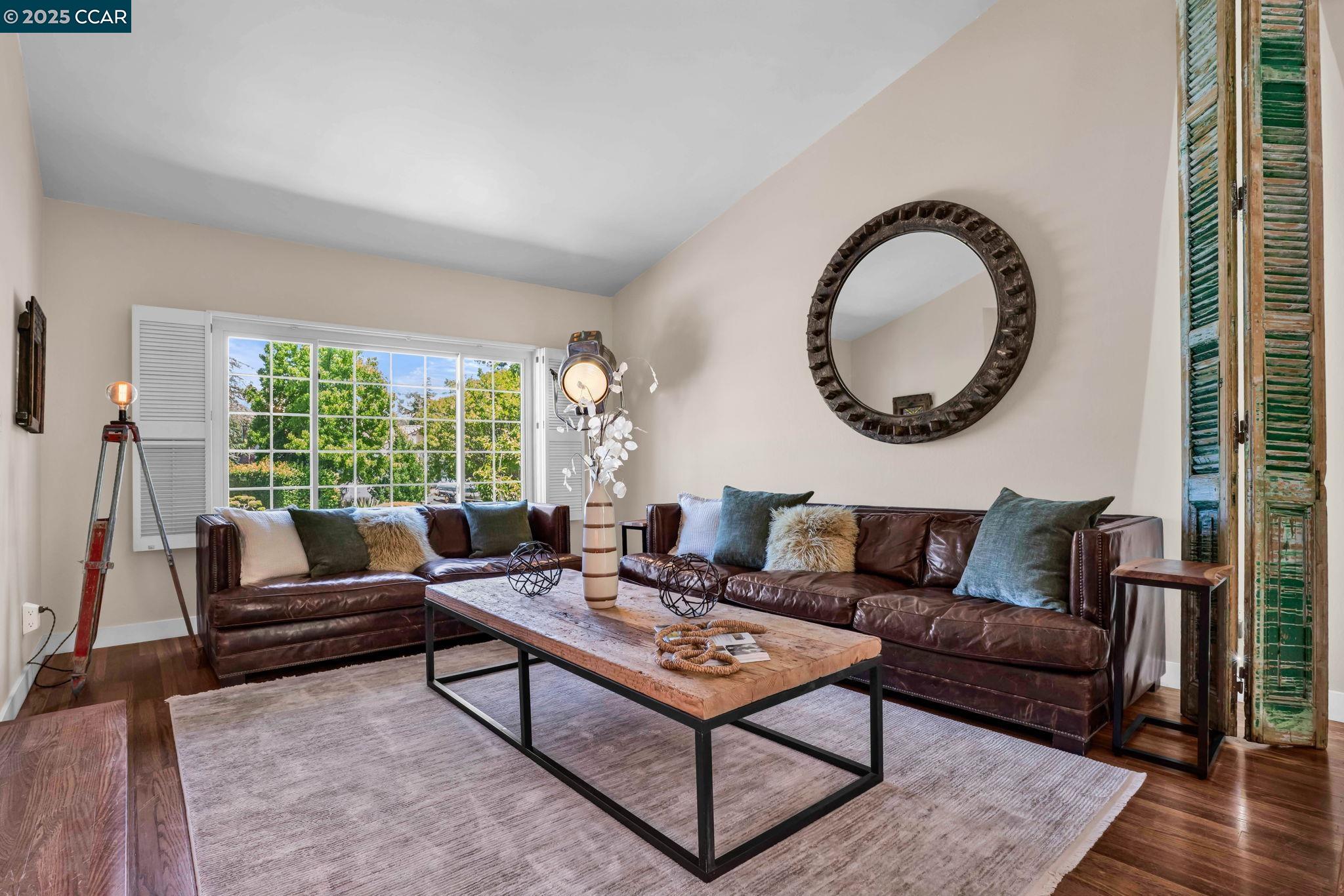 33 El Molino Dr