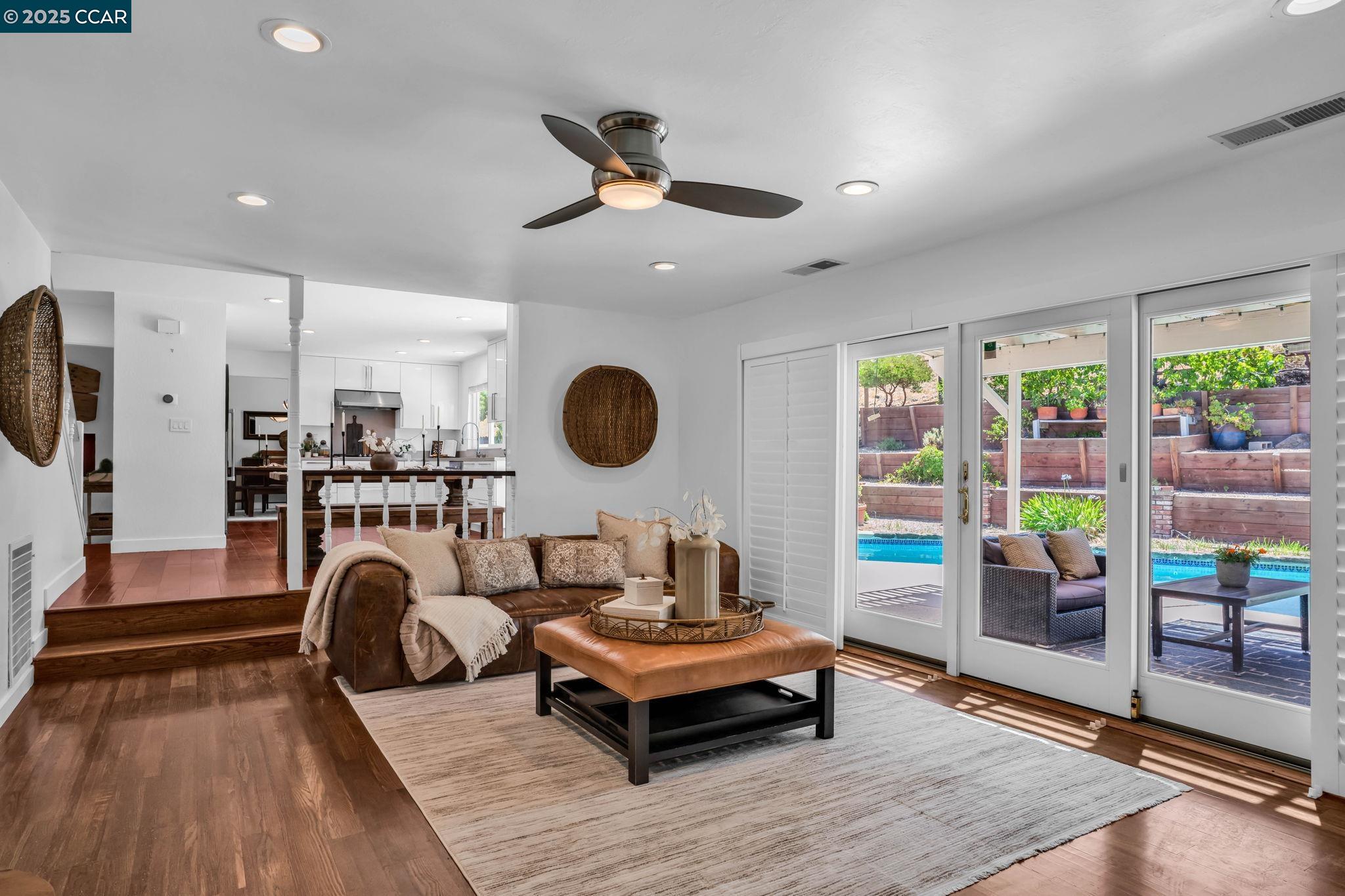 33 El Molino Dr