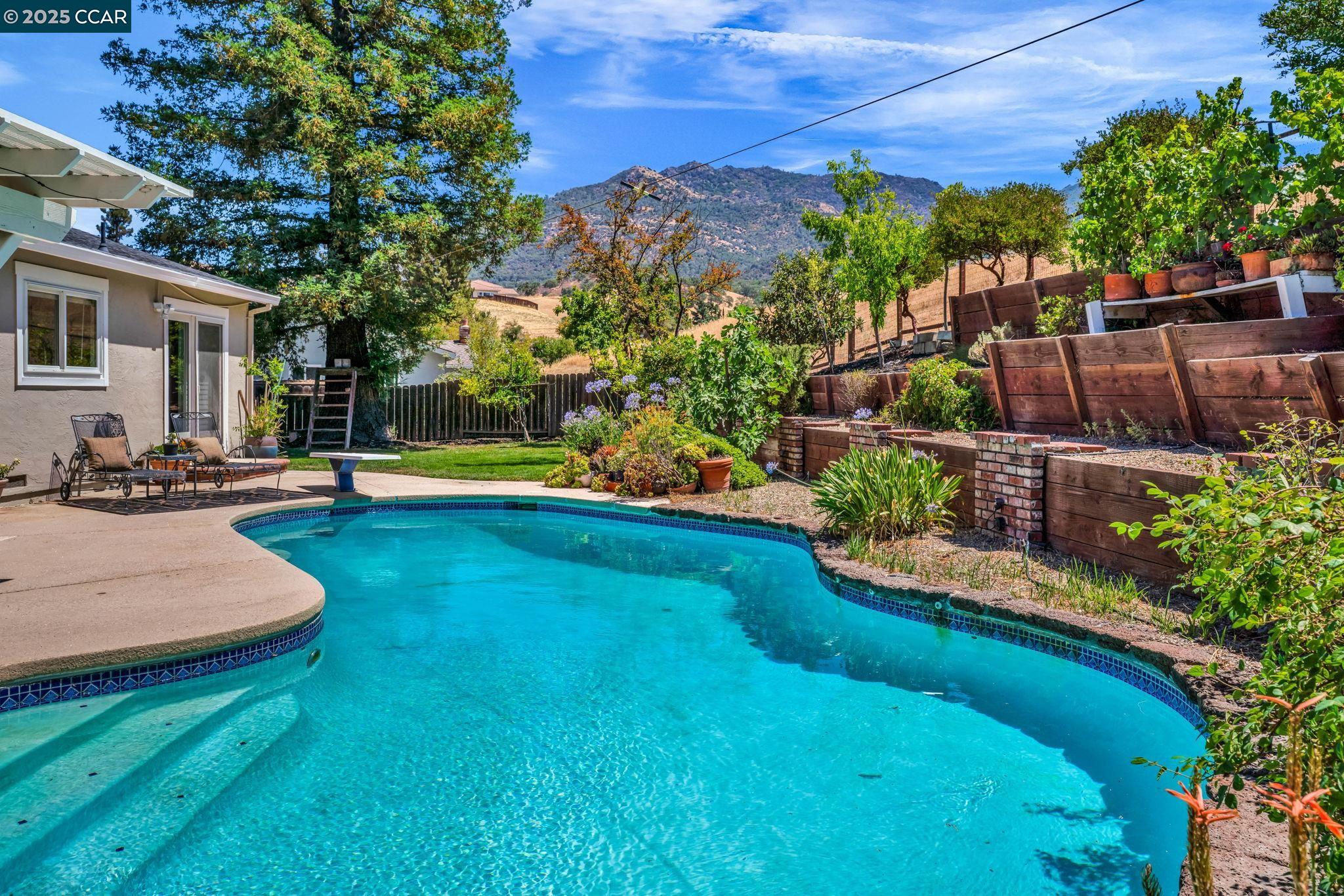 33 El Molino Dr