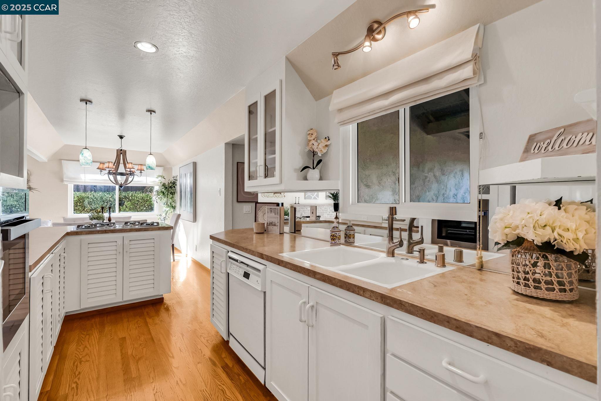 5872 Herriman Dr