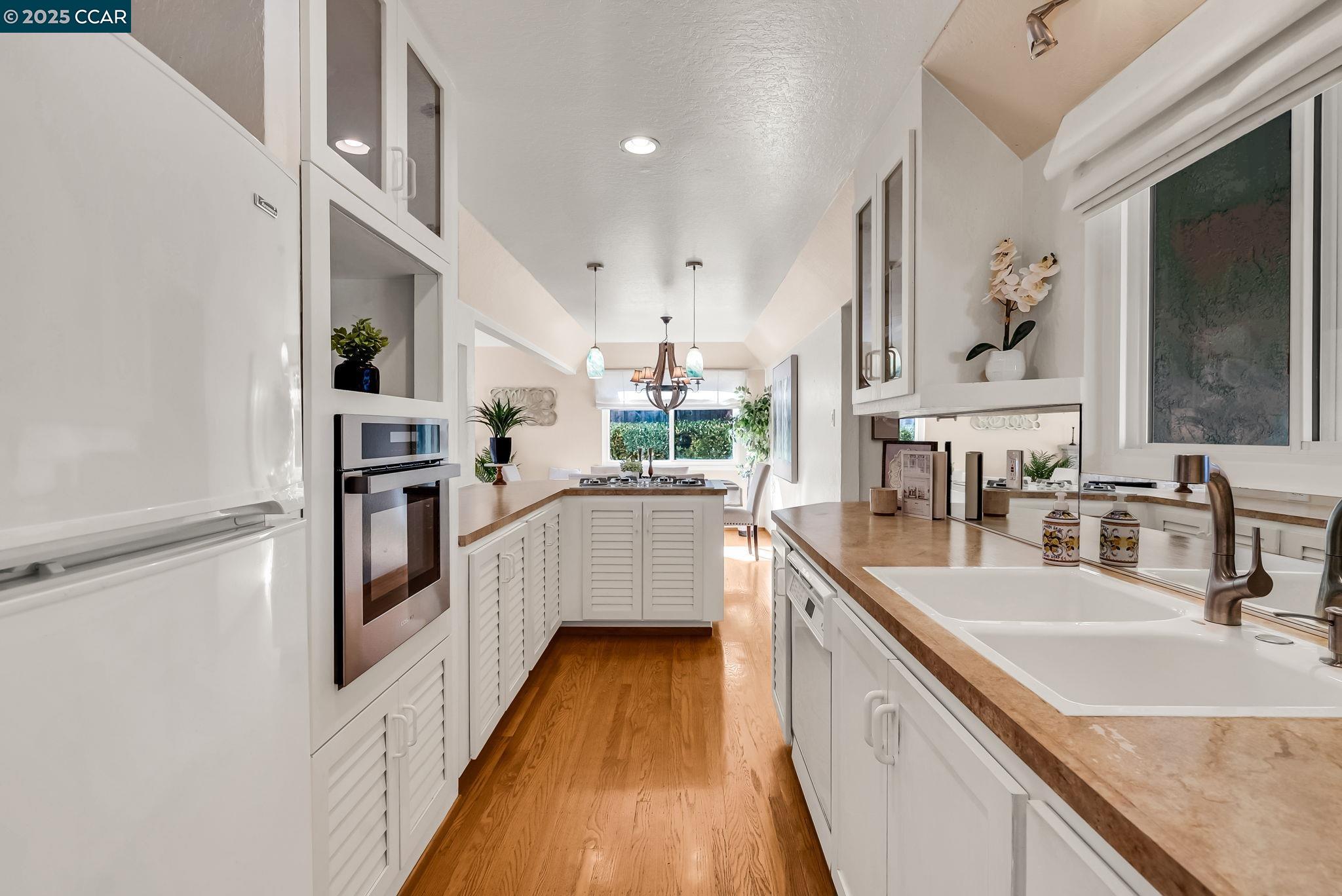 5872 Herriman Dr