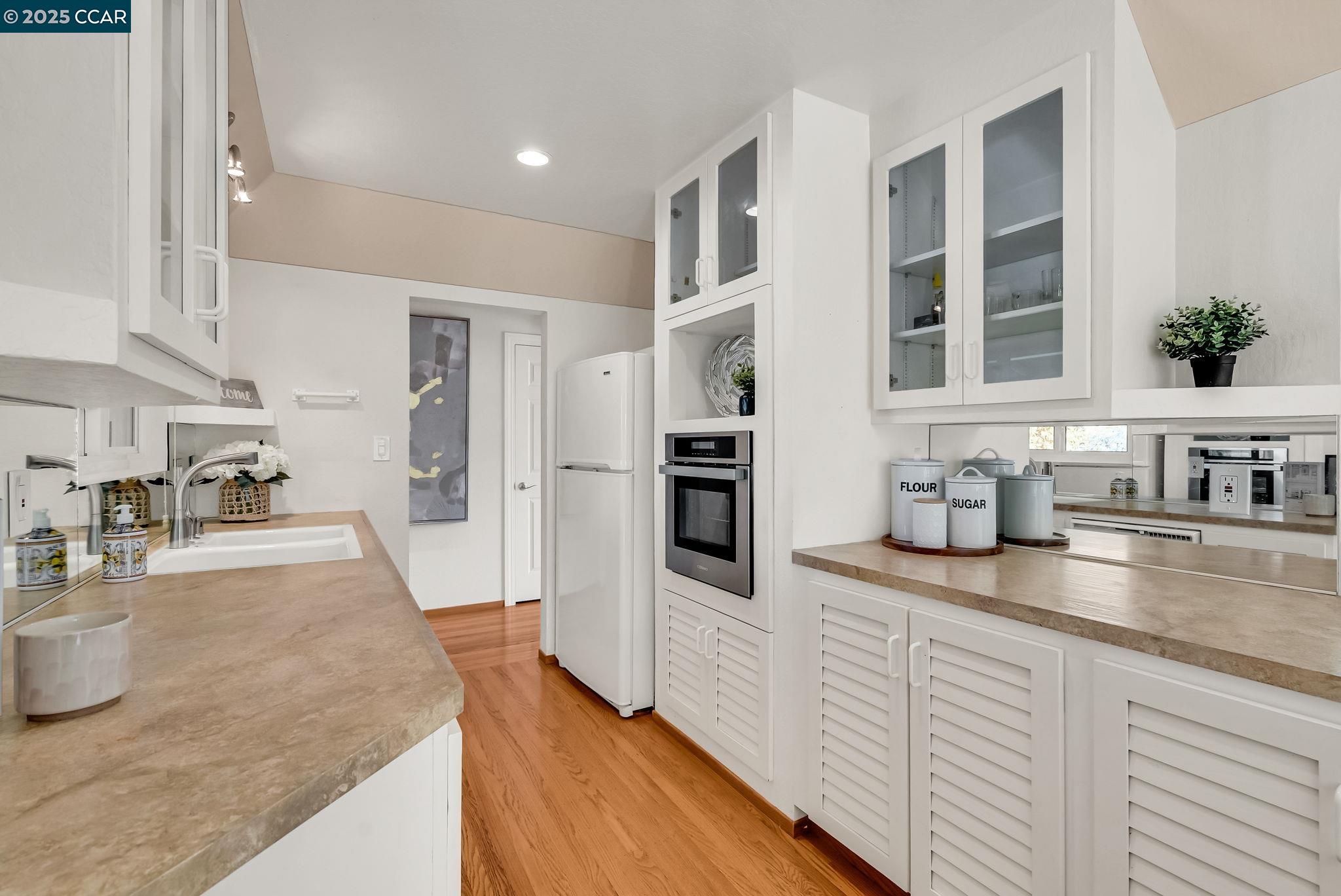 5872 Herriman Dr