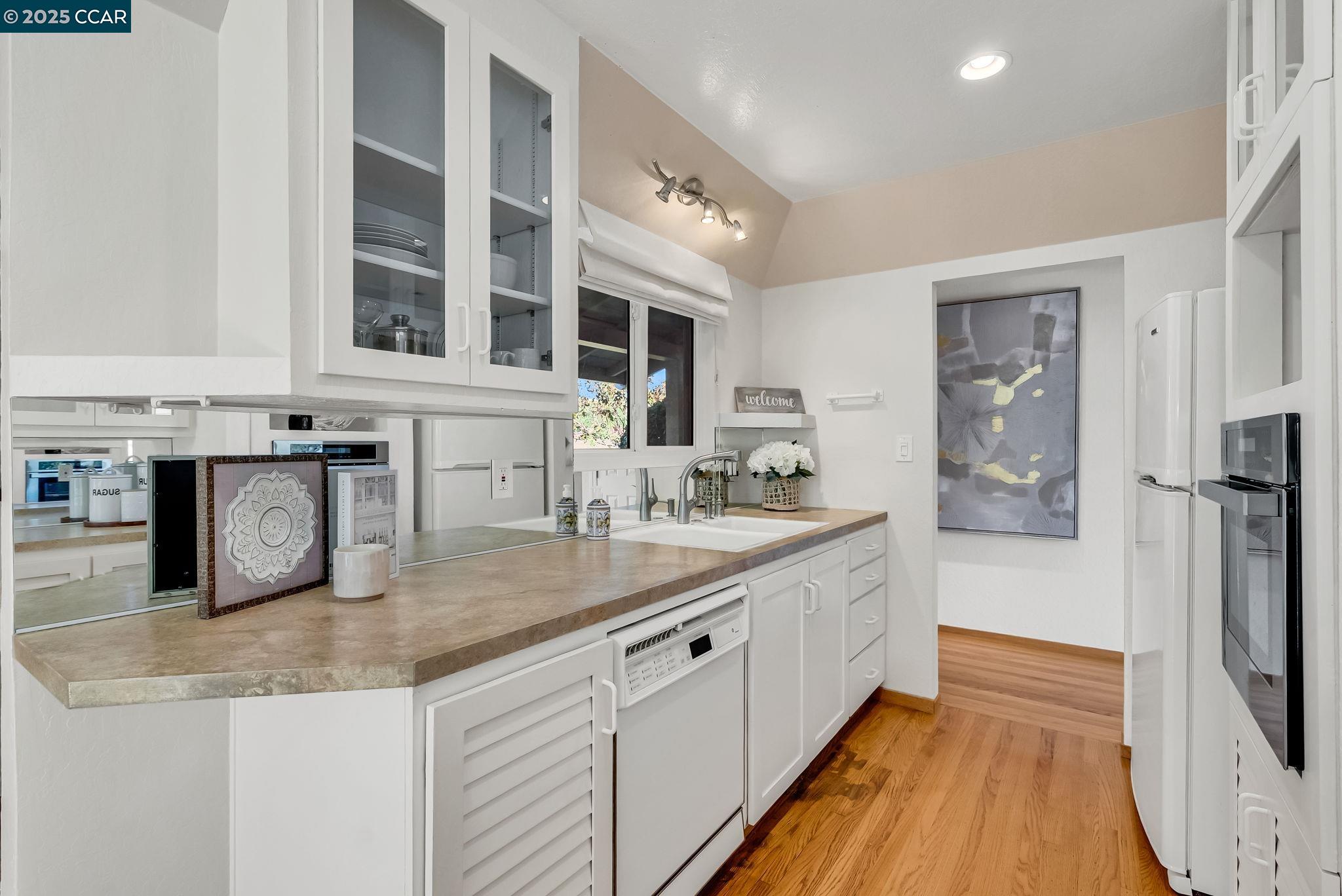 5872 Herriman Dr