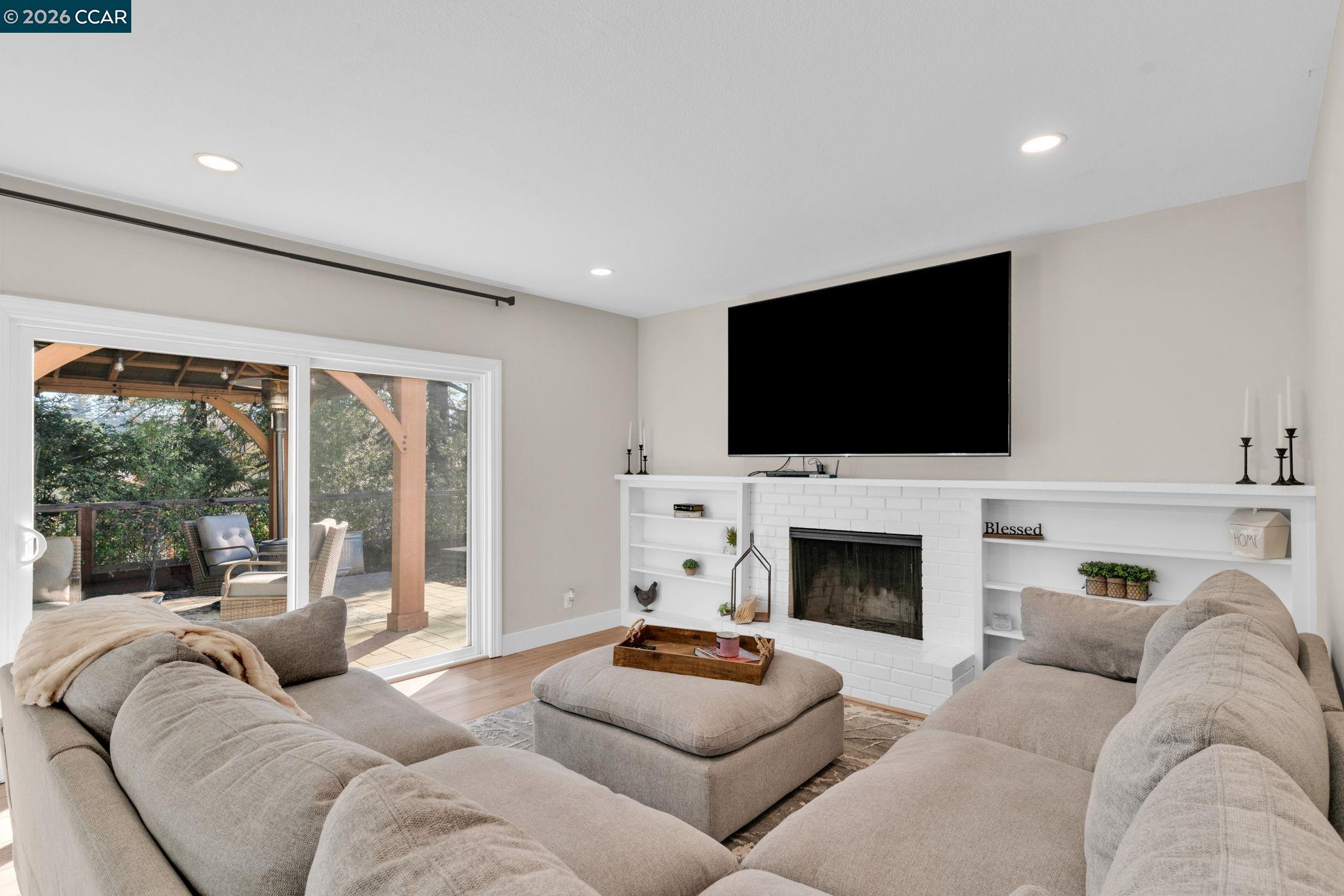 327 Mt Washington Way
