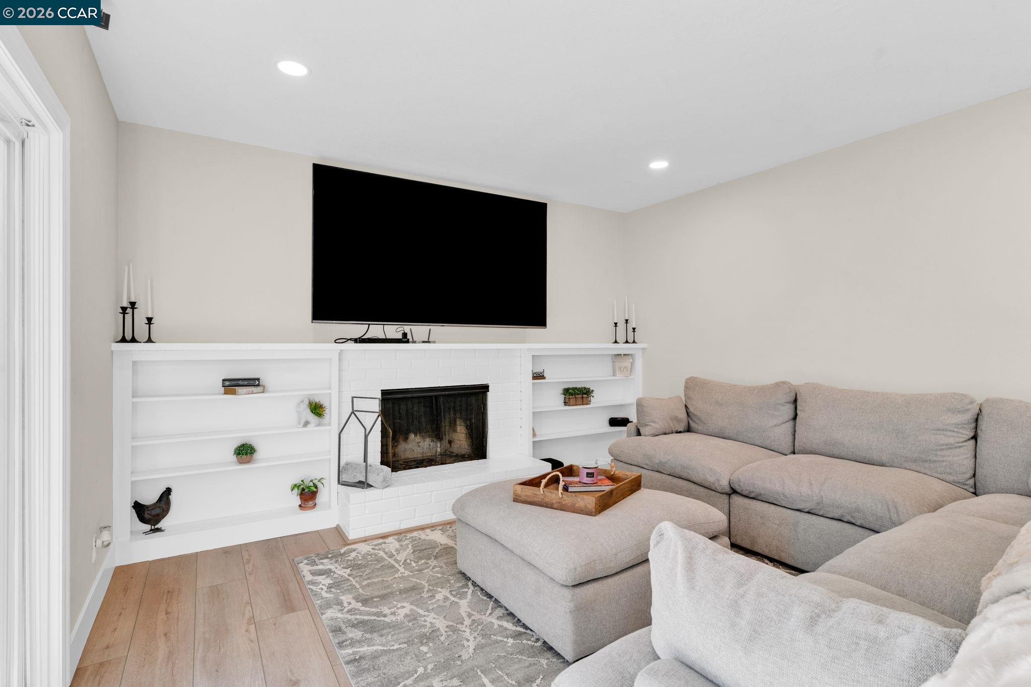 327 Mt Washington Way