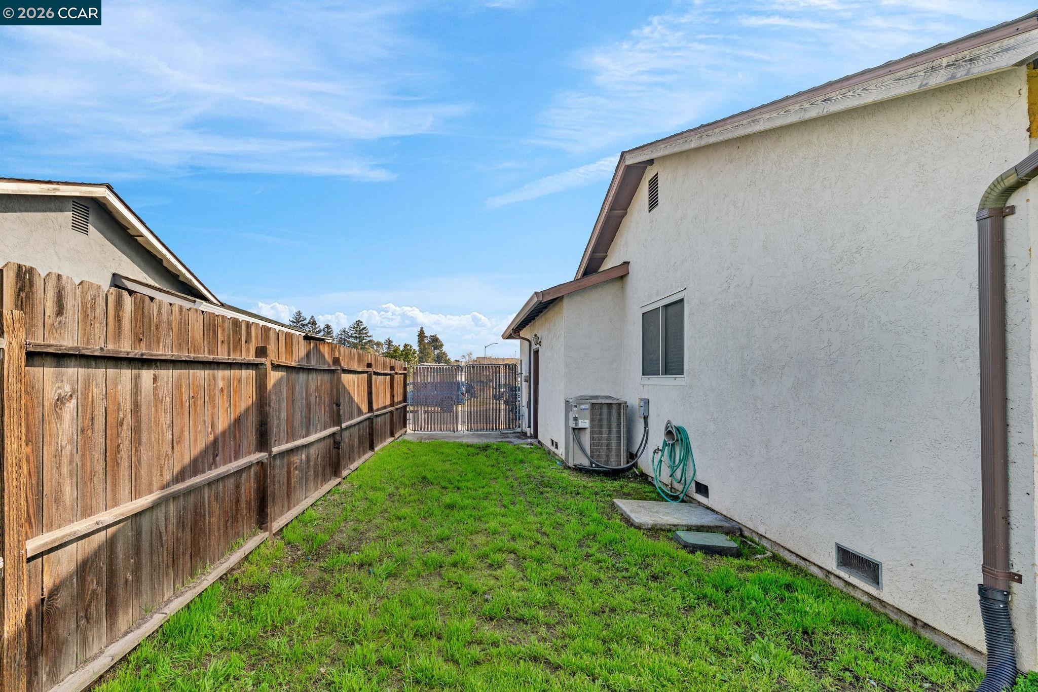 3784 Briarcliff Dr