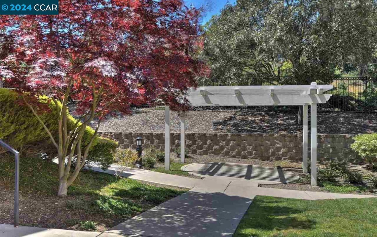 1130 Summer Ln