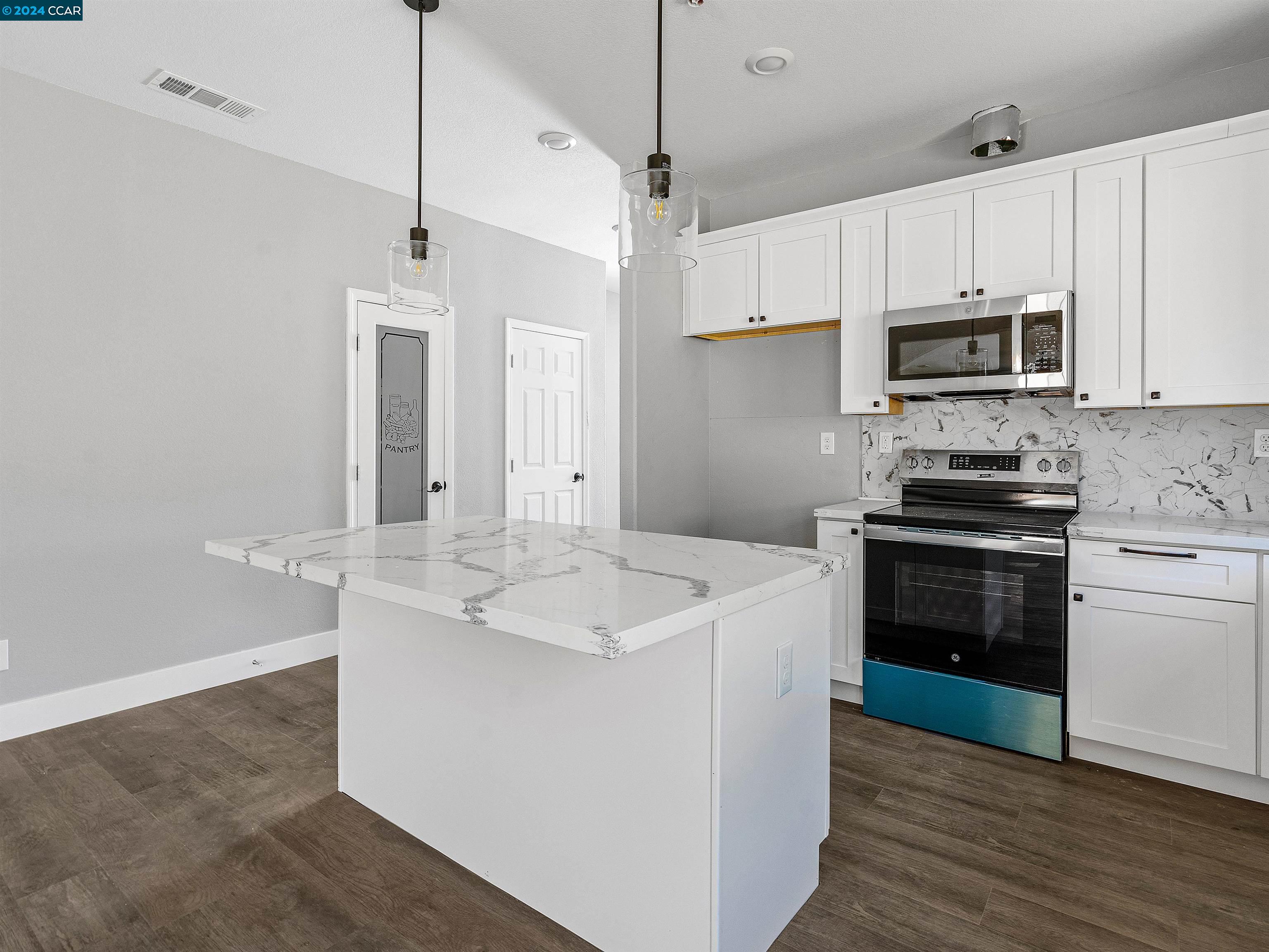 1147 Martinson Dr
