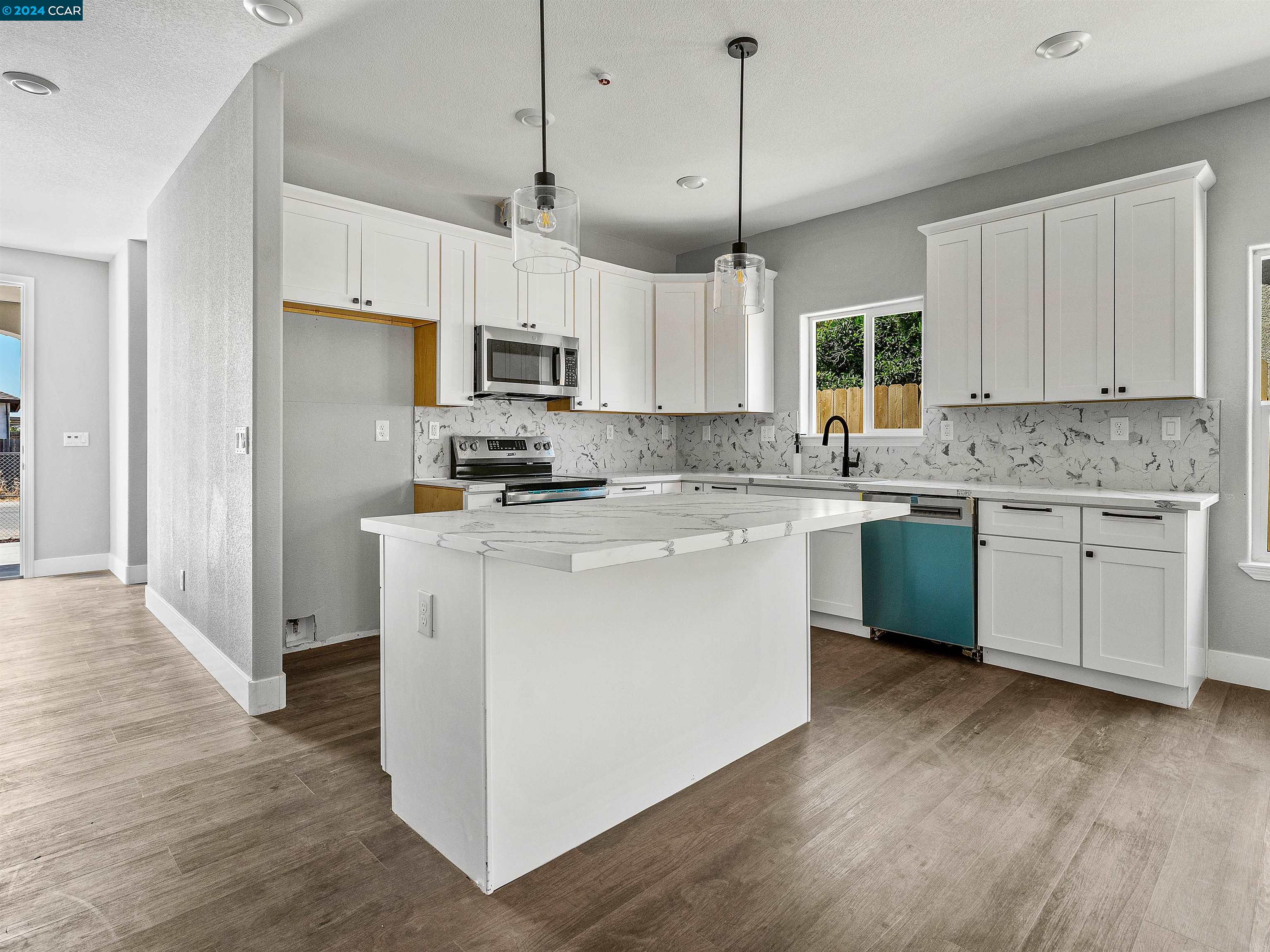 1147 Martinson Dr