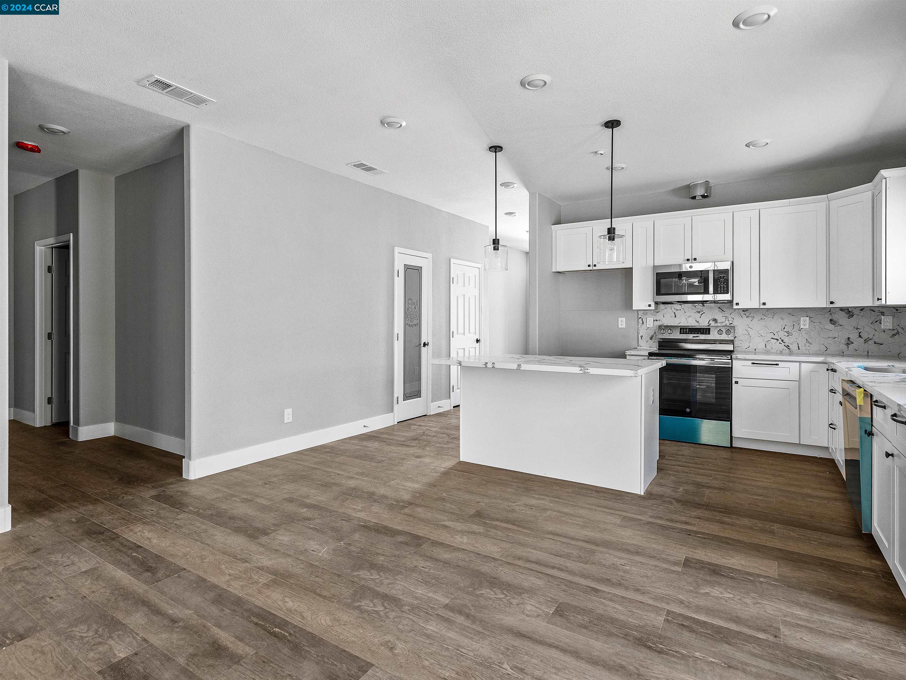 1147 Martinson Dr