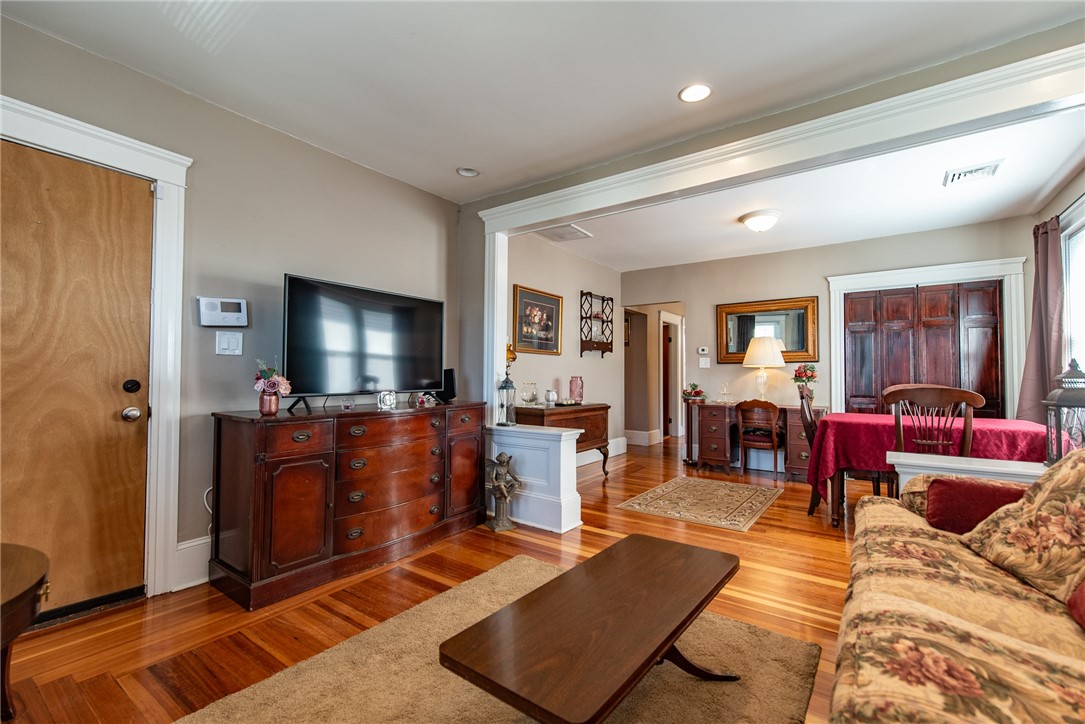 52 Fairlawn Avenue