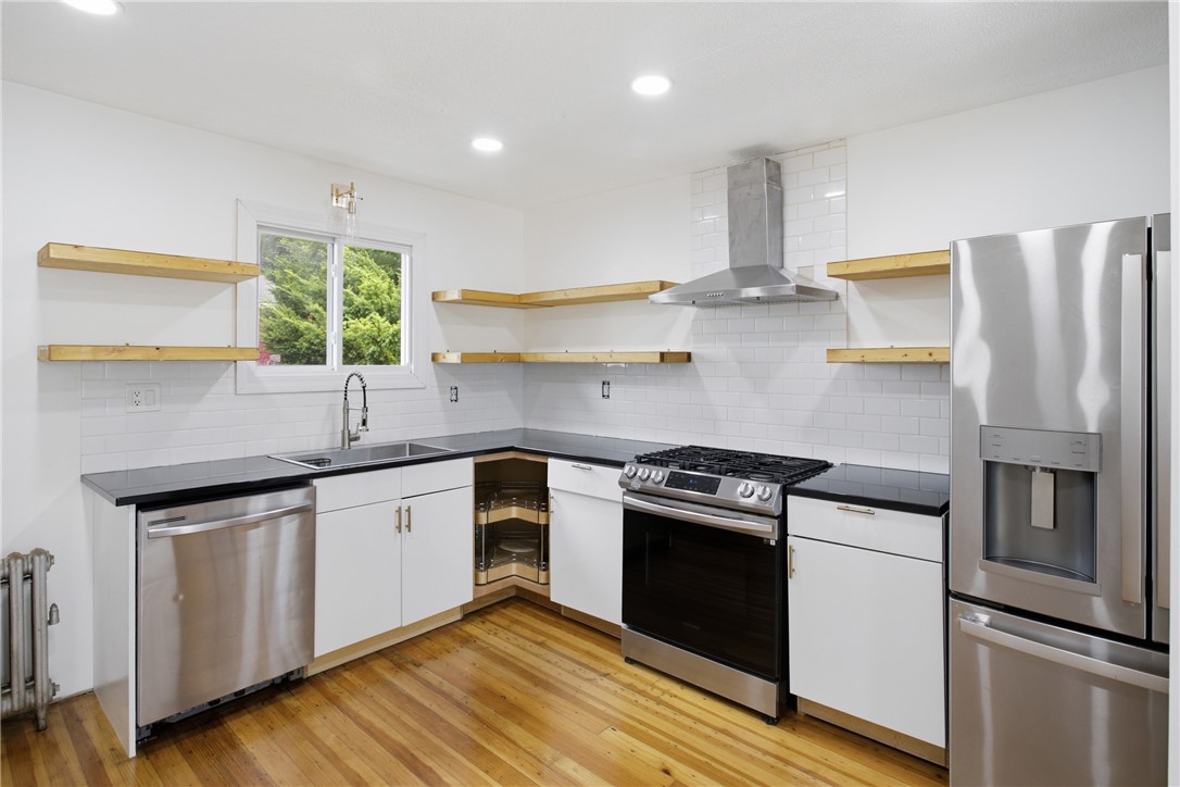 43 Sunset Avenue