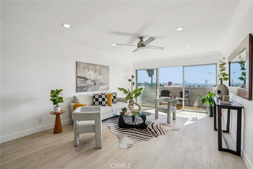 8400 De Longpre Ave #314