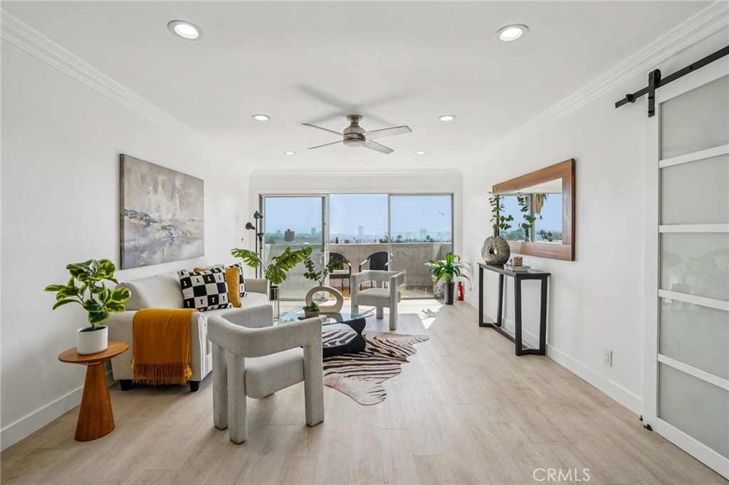 8400 De Longpre Ave #314