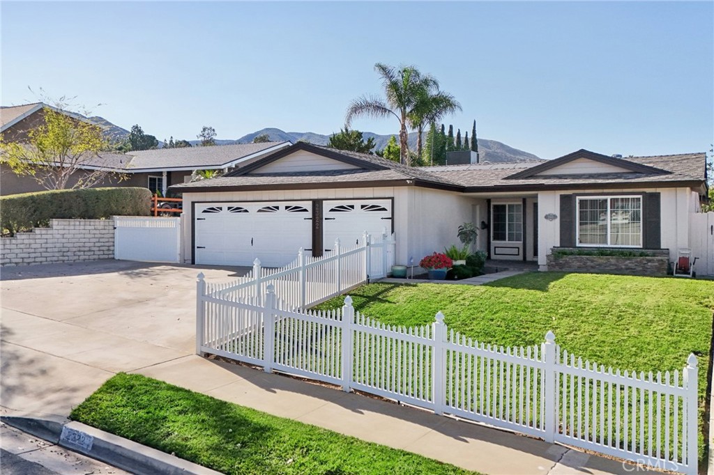 2322 Avenida Del Vista