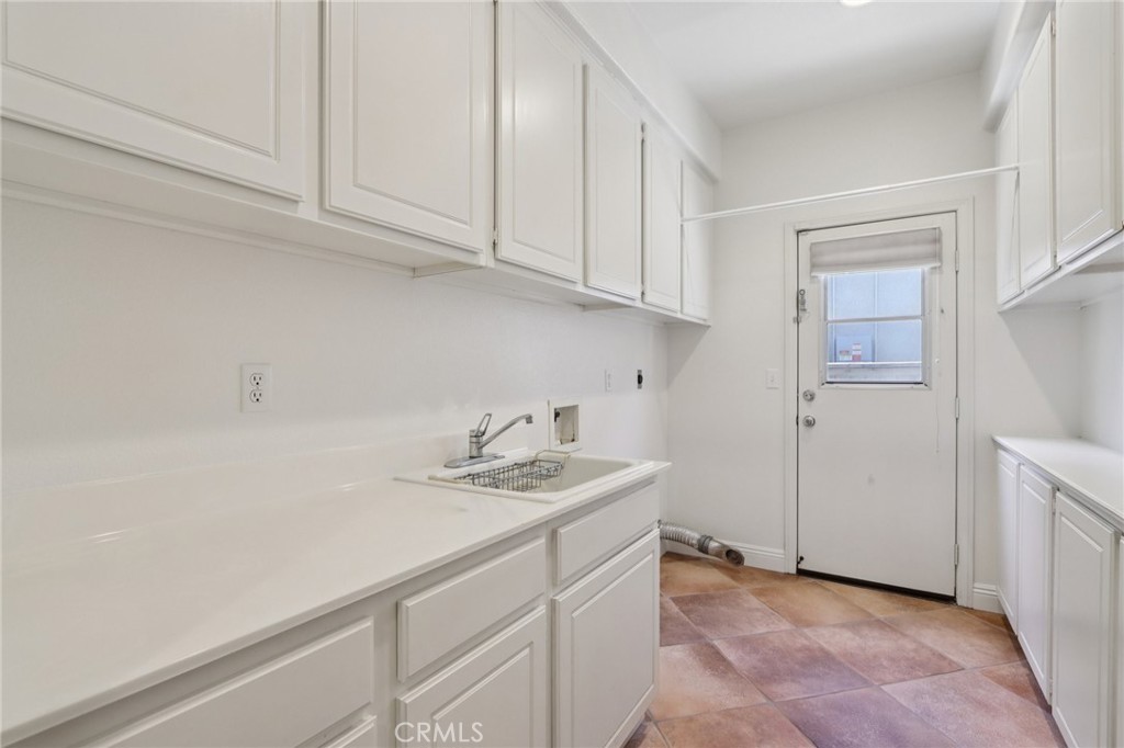 1041 Stanislaus Dr.