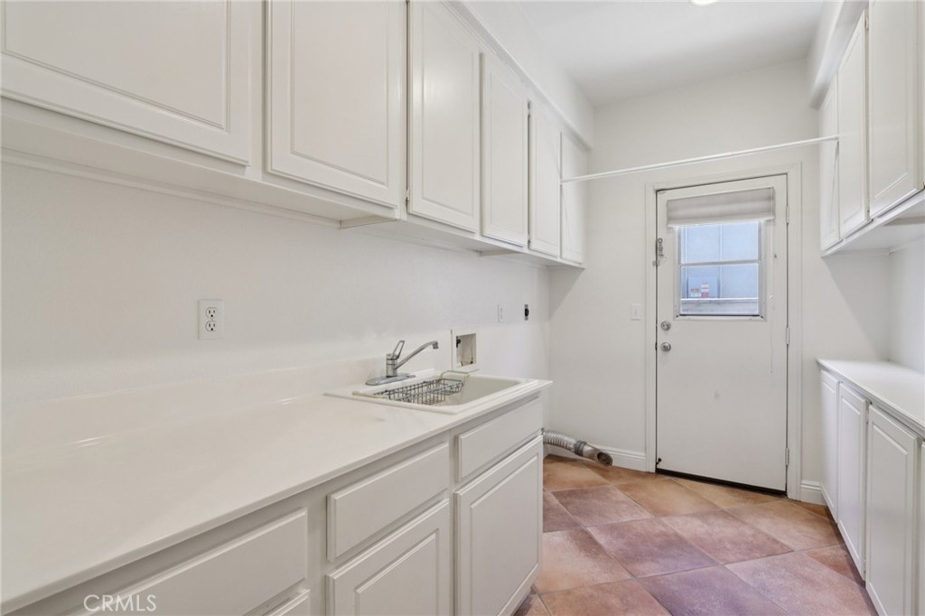 1041 Stanislaus Dr.