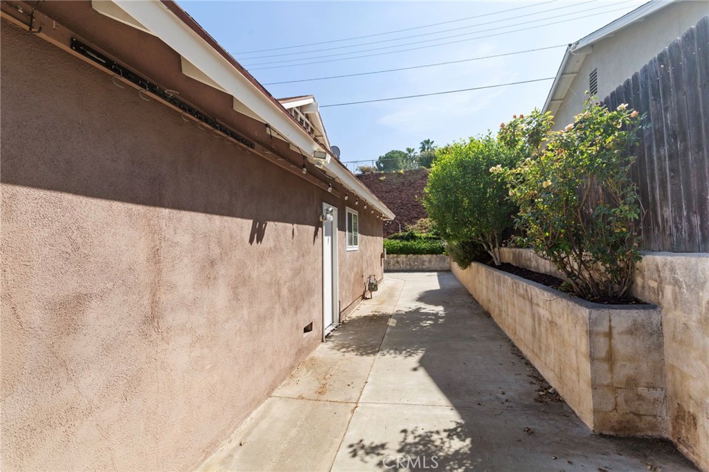 1736 Outpost Dr