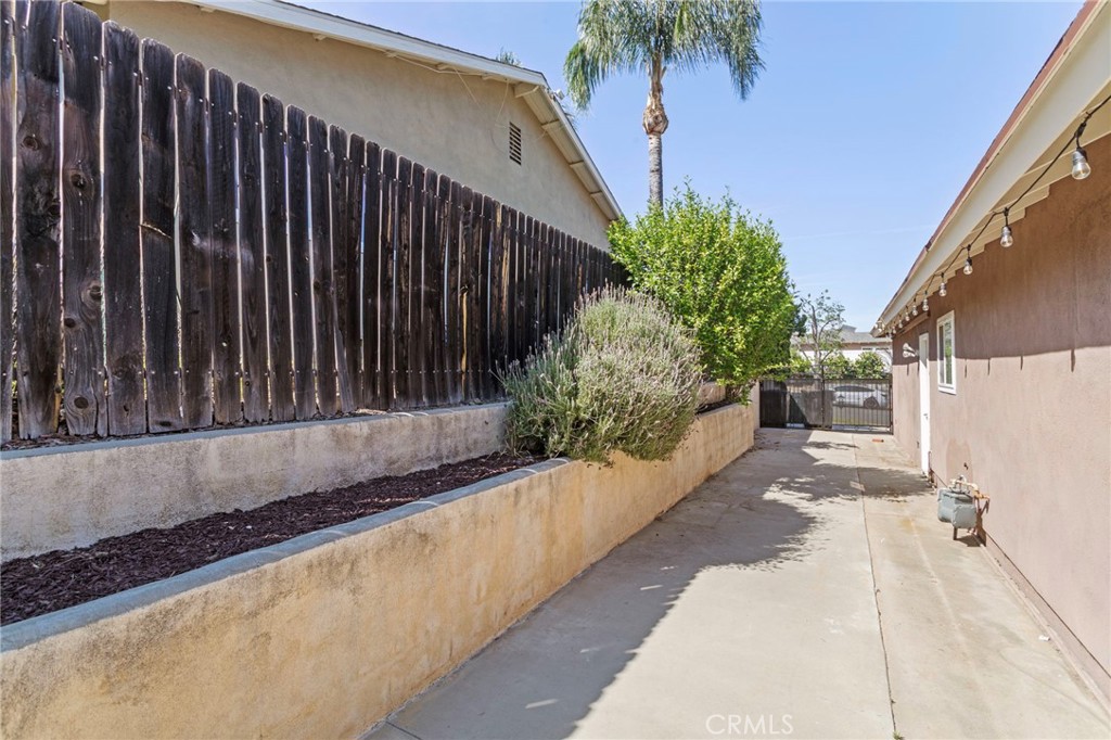 1736 Outpost Dr