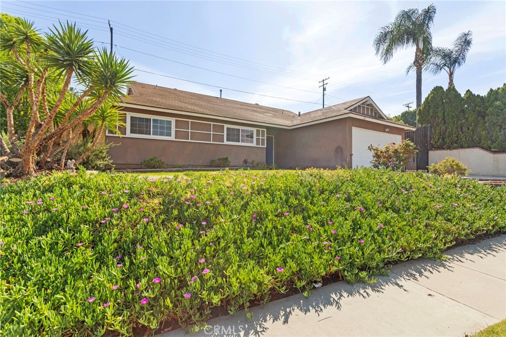 1736 Outpost Dr