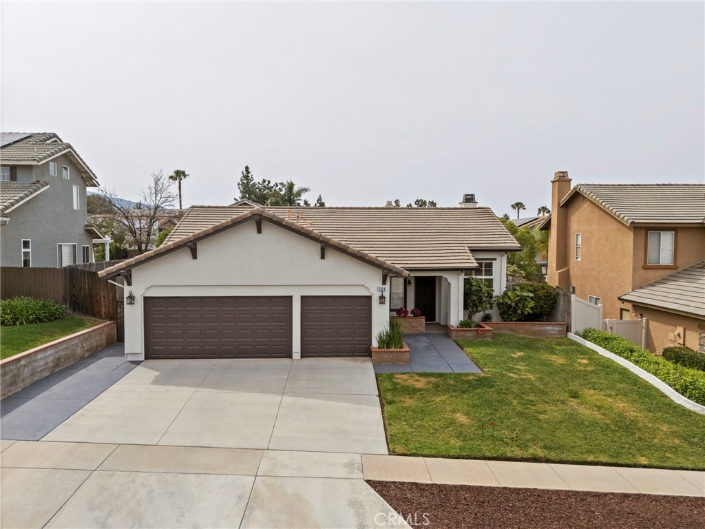 3324 Eagle Crest Dr