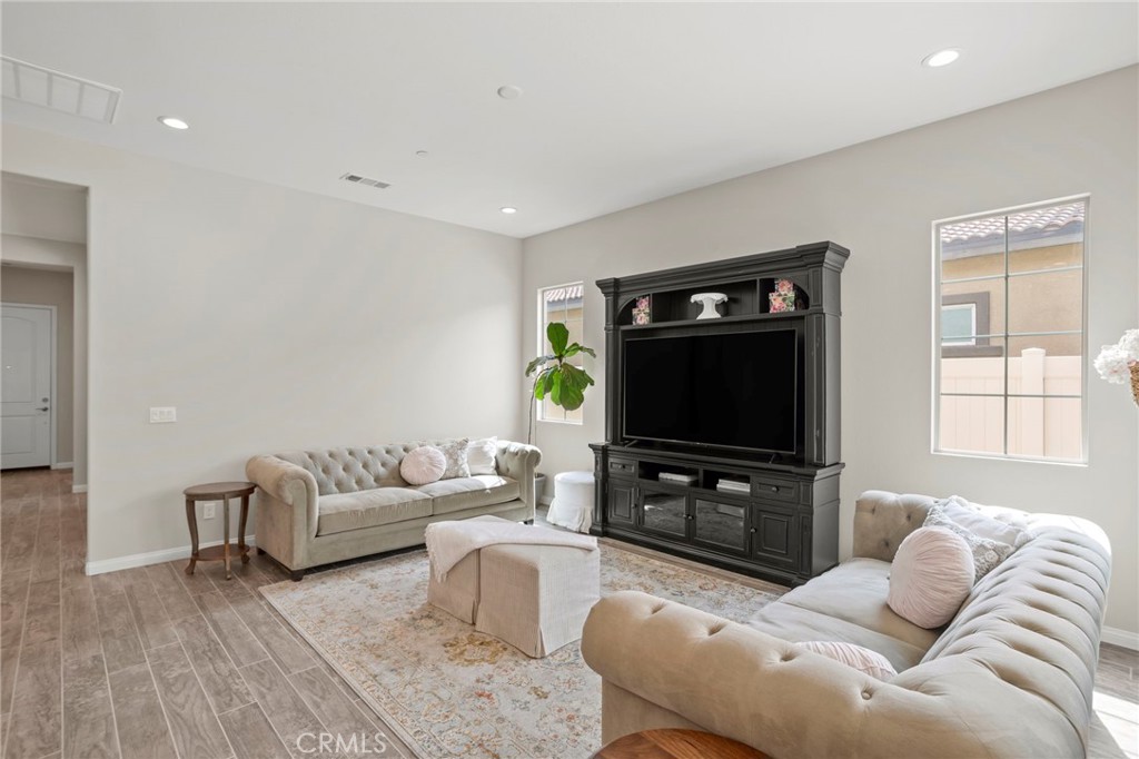 11976 Discovery Ct Court