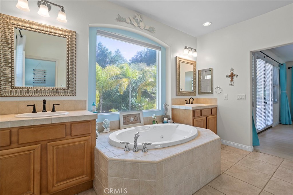 1744 Tamarron Dr