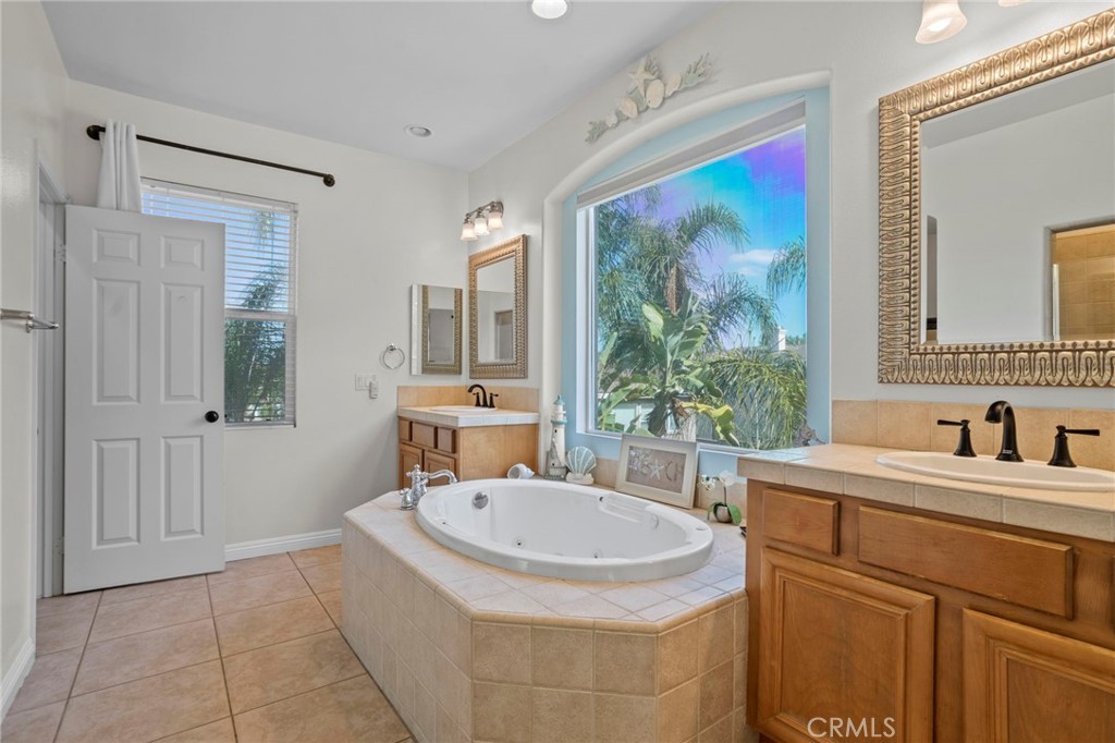 1744 Tamarron Dr