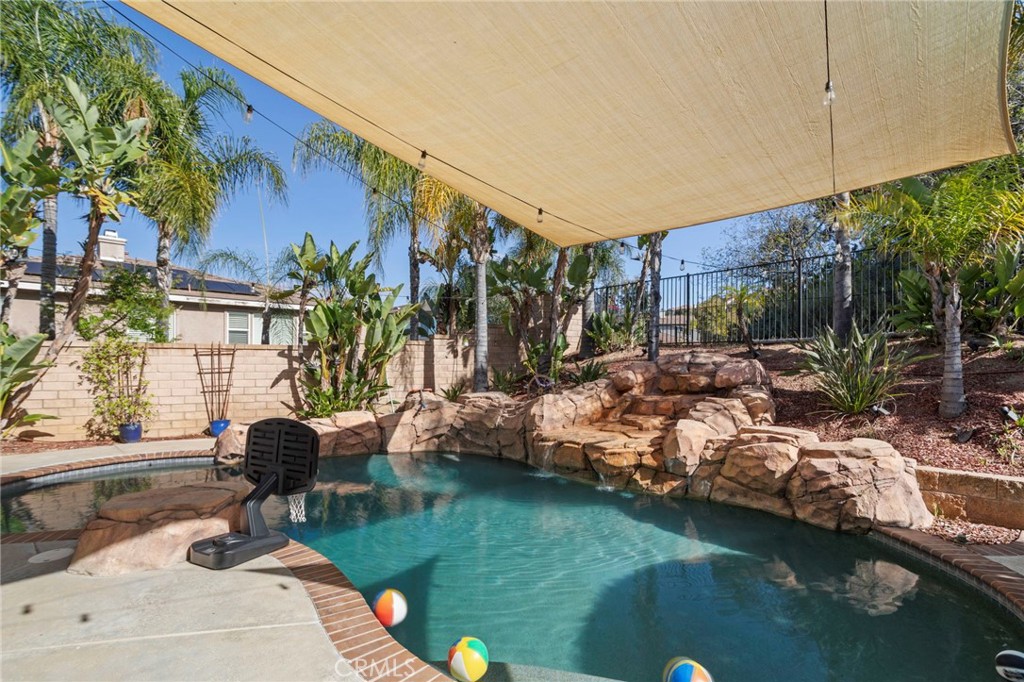 1744 Tamarron Dr