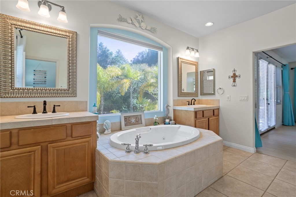 1744 Tamarron Dr