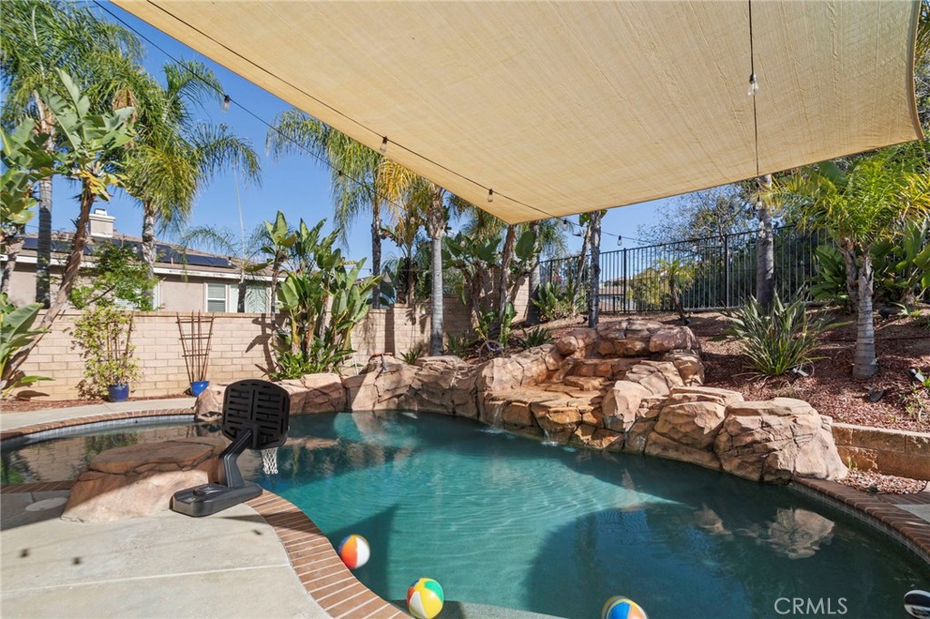 1744 Tamarron Dr
